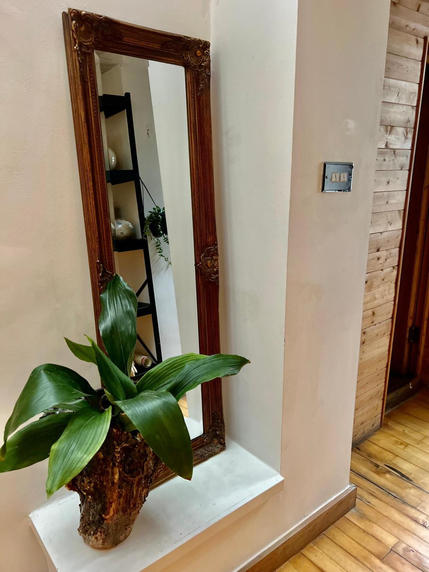 Creative Oasis In The Heart Of Guest house London