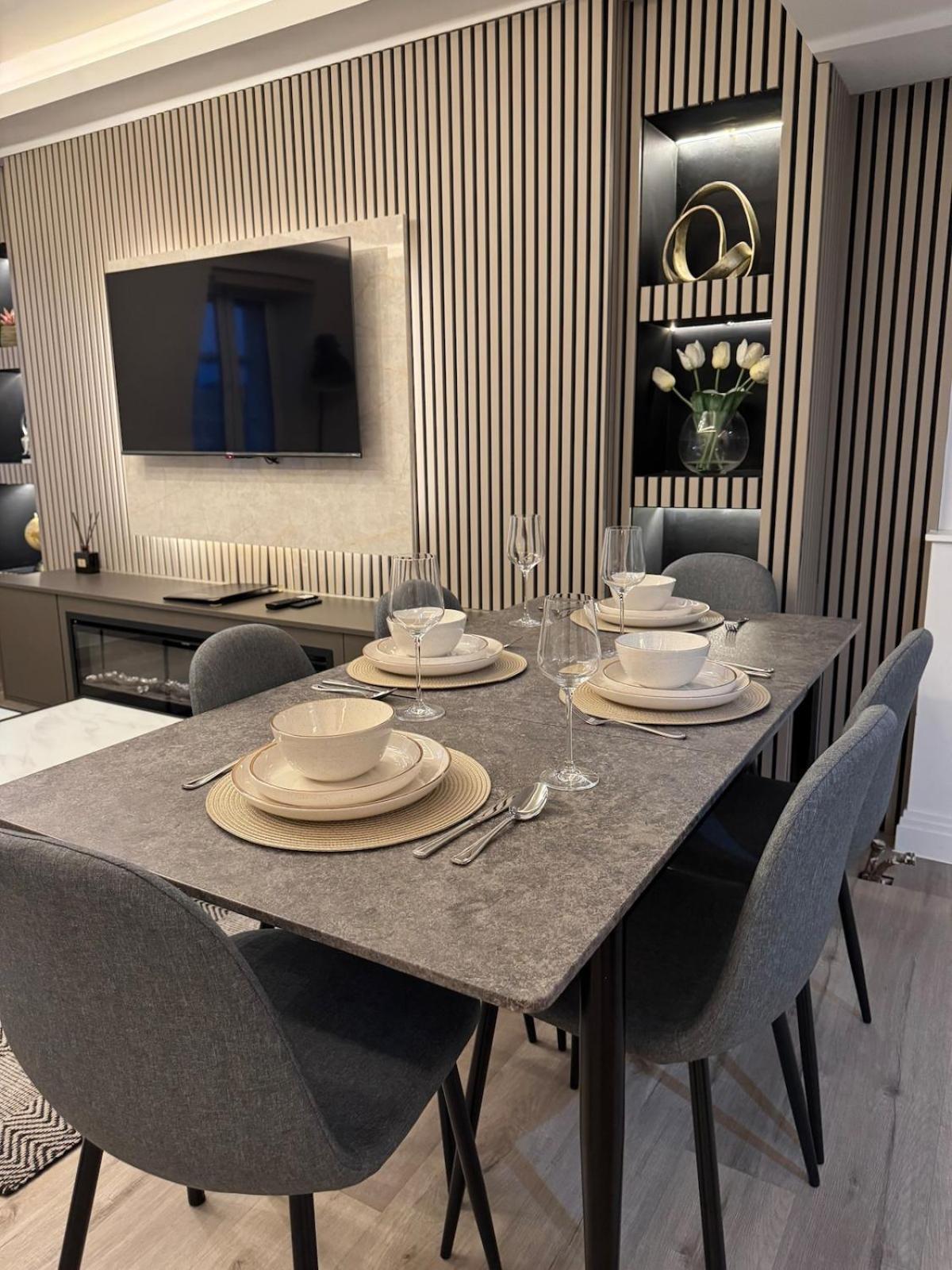 The Luxuries Marylebone Apt, 5 Min From Station! * Londen