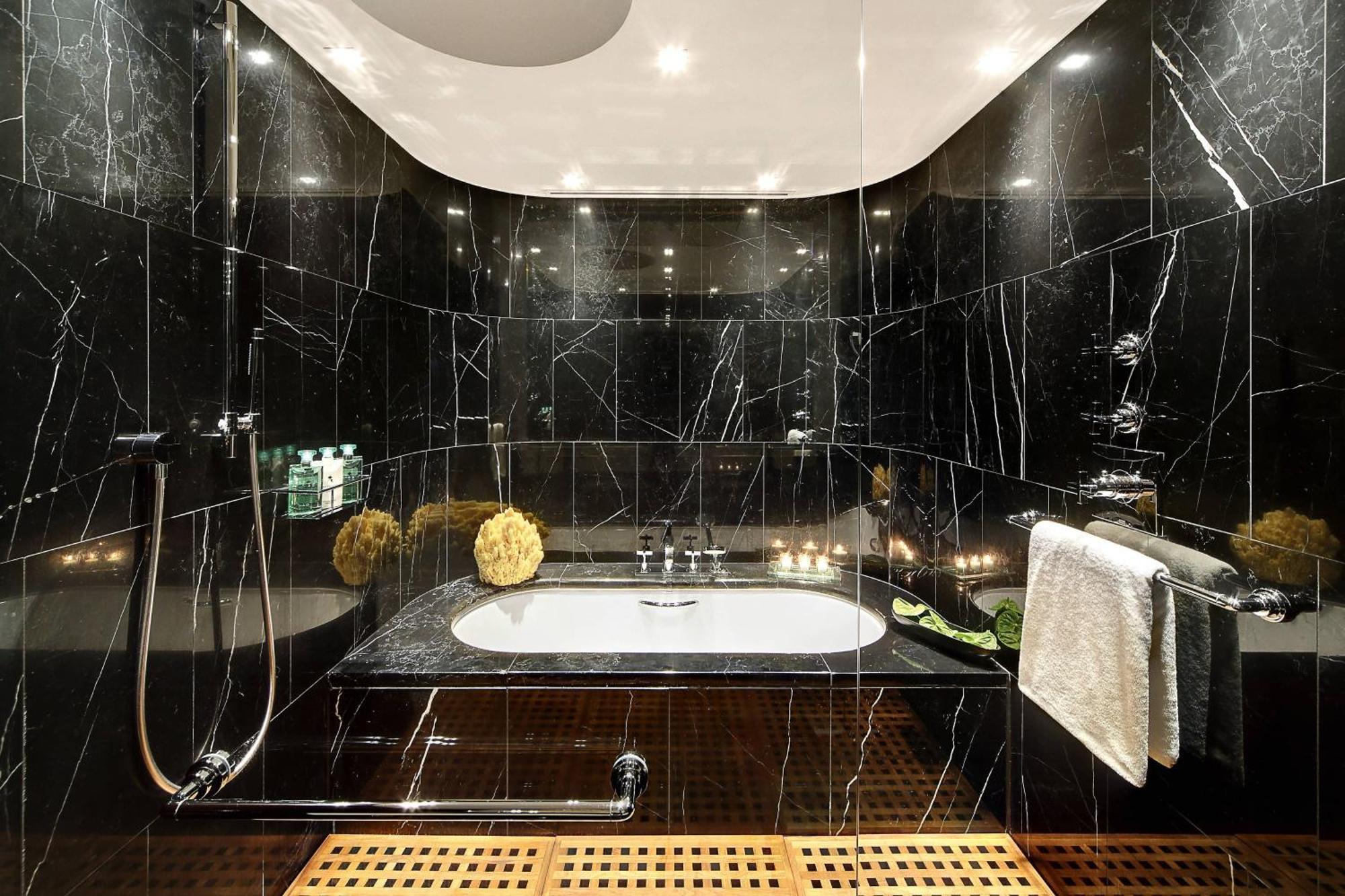 Bulgari Hotel, 5*