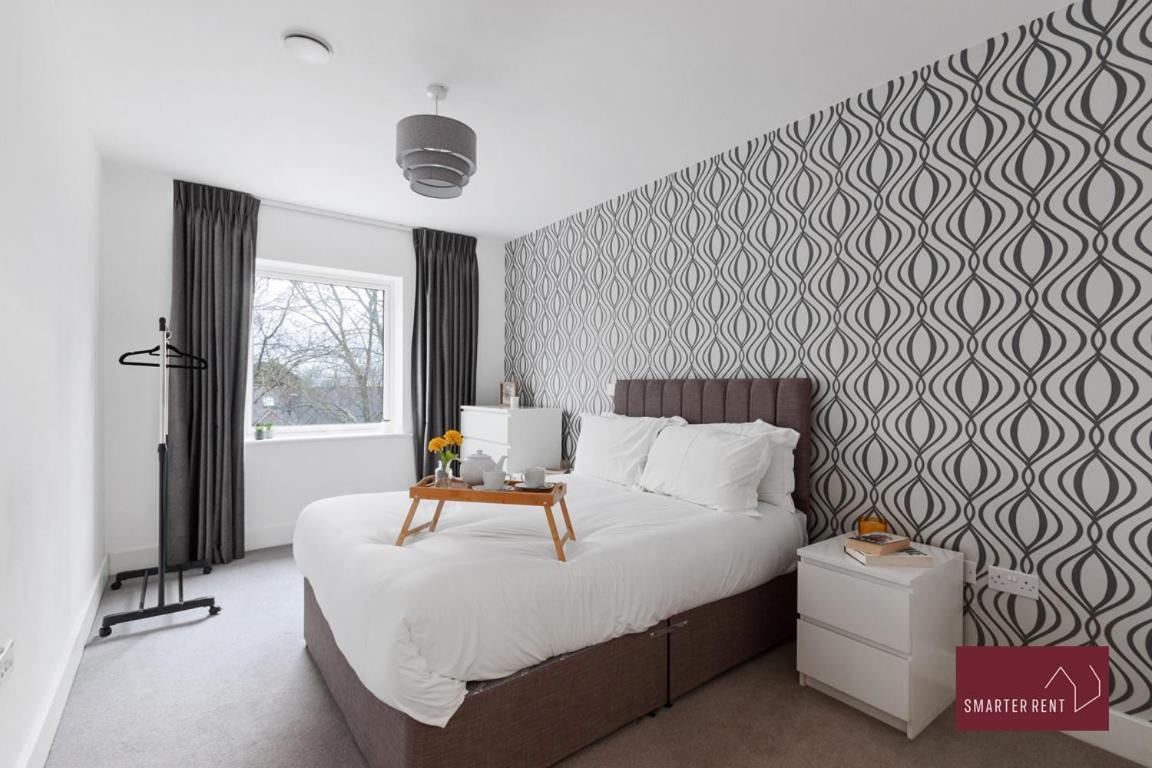 Two Bed Flat - Isleworth Apartment London