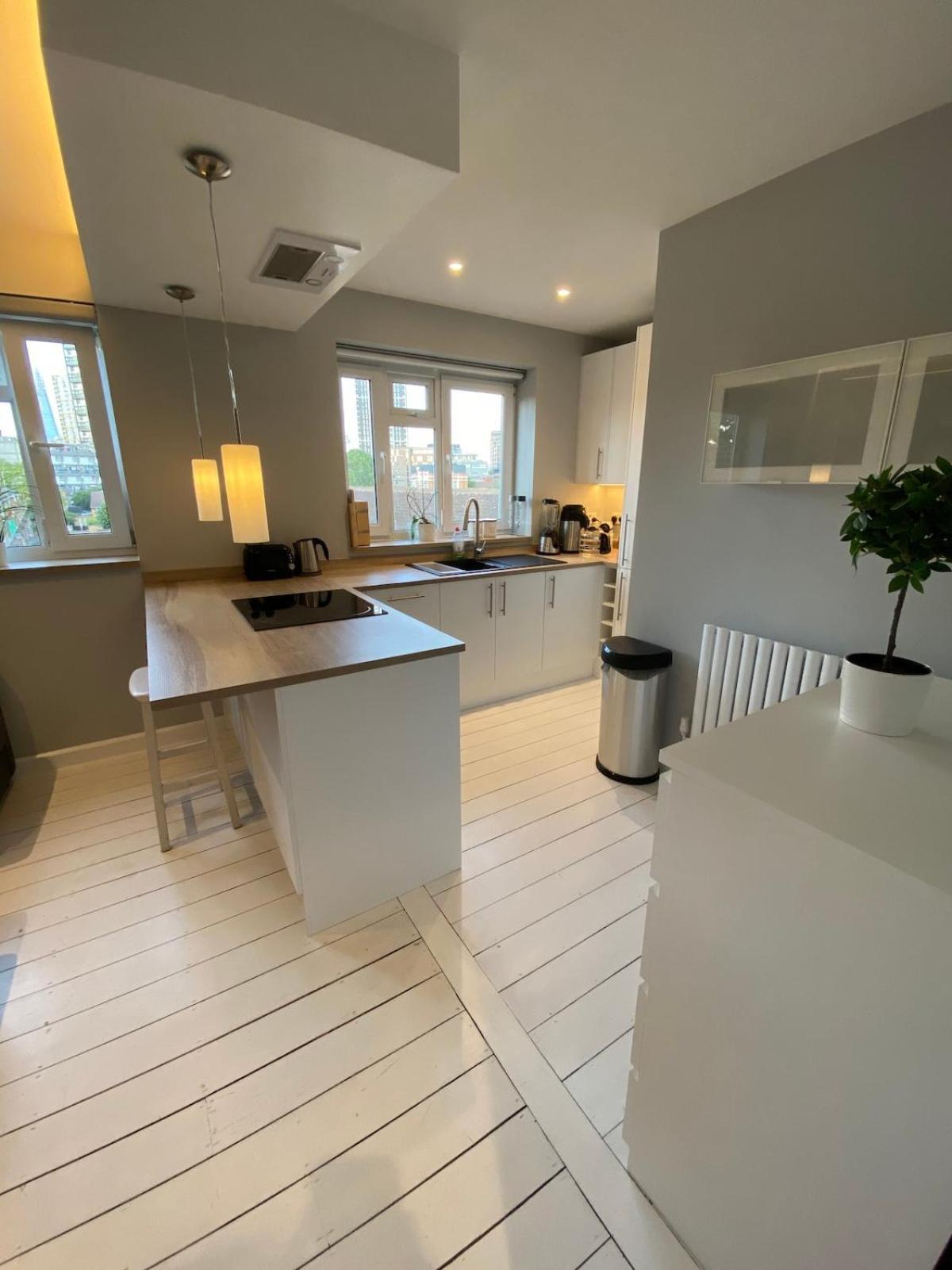 Newly Renovated - 70m2 Modern & Cosy - Balcony * London
