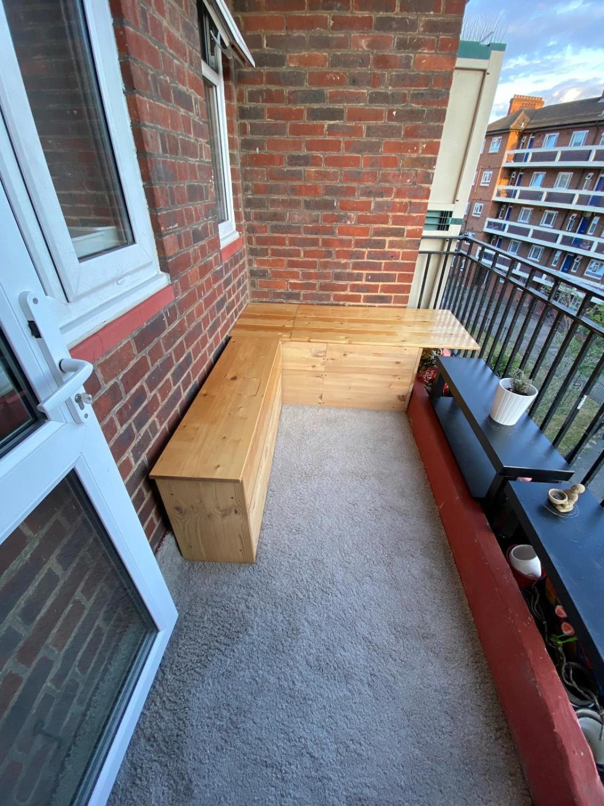 Newly Renovated - 70m2 Modern & Cosy - Balcony Apartment London