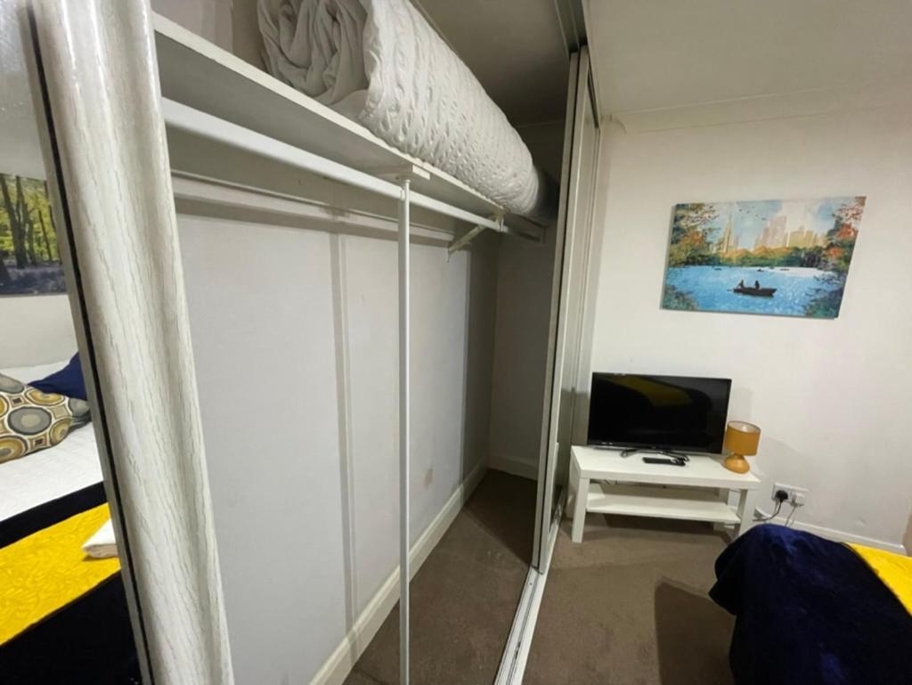 2 Bedrooms Modern Apartment, Full Kitchen, 5 Minutes Tube Station Appartement