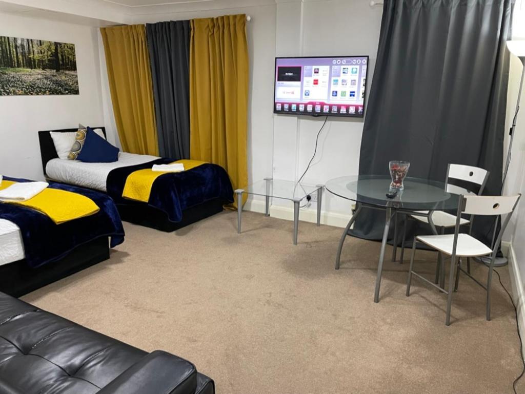 2 Bedrooms Modern Apartment, Full Kitchen, 5 Minutes Tube Station Appartement *