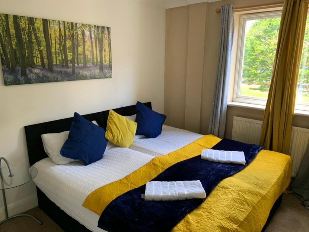 Appartement 2 Bedrooms Modern Apartment, Full Kitchen, 5 Minutes Tube Station Londen