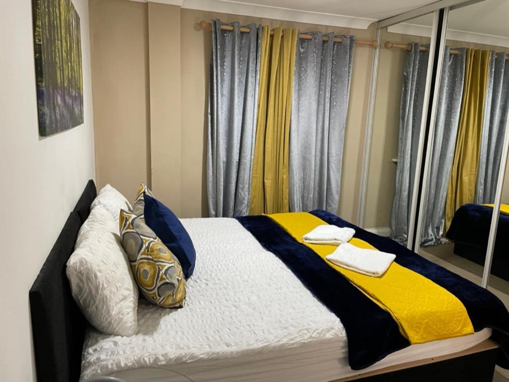 2 Bedrooms Modern Apartment, Full Kitchen, 5 Minutes Tube Station Appartement *