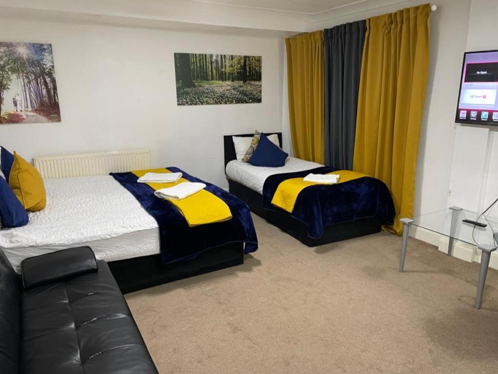 2 Bedrooms Modern Apartment, Full Kitchen, 5 Minutes Tube Station Appartement Londen