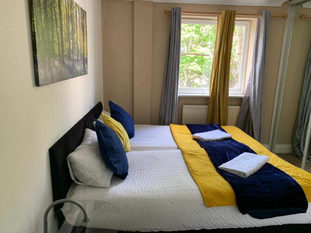 2 Bedrooms Modern Apartment, Full Kitchen, 5 Minutes Tube Station Appartement