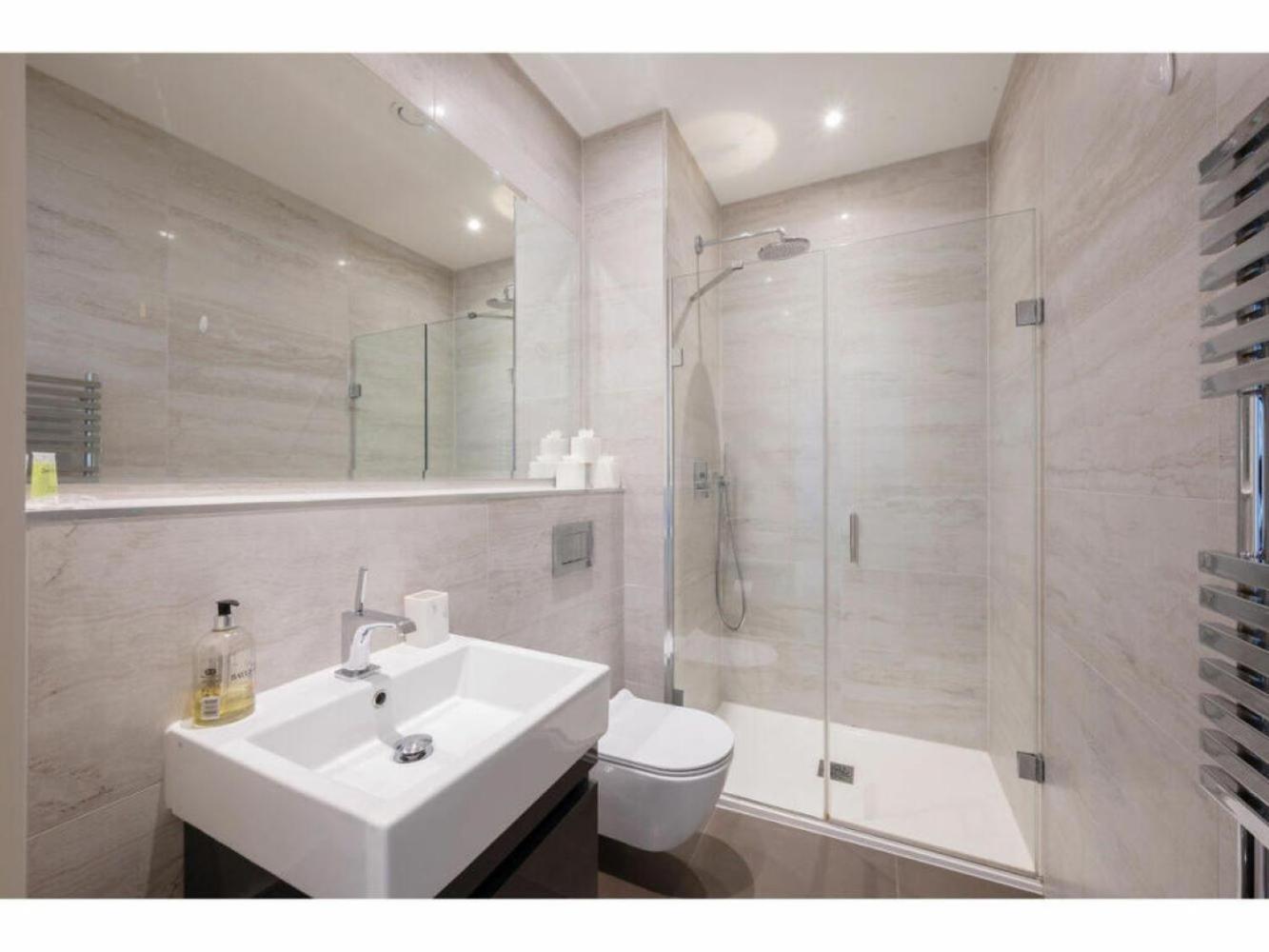 Apartment Covent Garden Modern Classic Sleeps 5 *