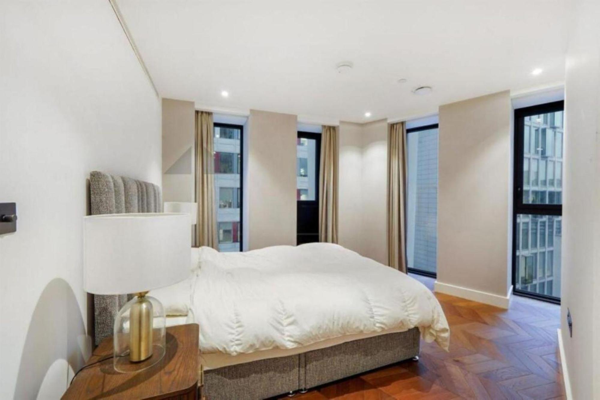 Apartment Modern Chic Leicester Square Covent Garden Sleeps 5 London