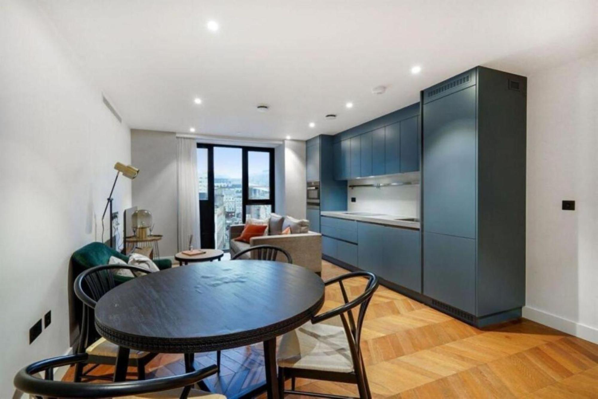 Modern Chic Leicester Square Covent Garden Sleeps 5 * London