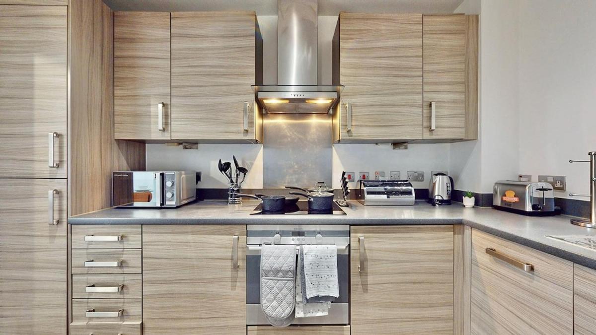 10 Mins From Abba Arena With Free Parking Apartment London