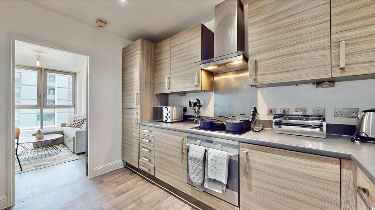 Apartment 10 Mins From Abba Arena With Free Parking London
