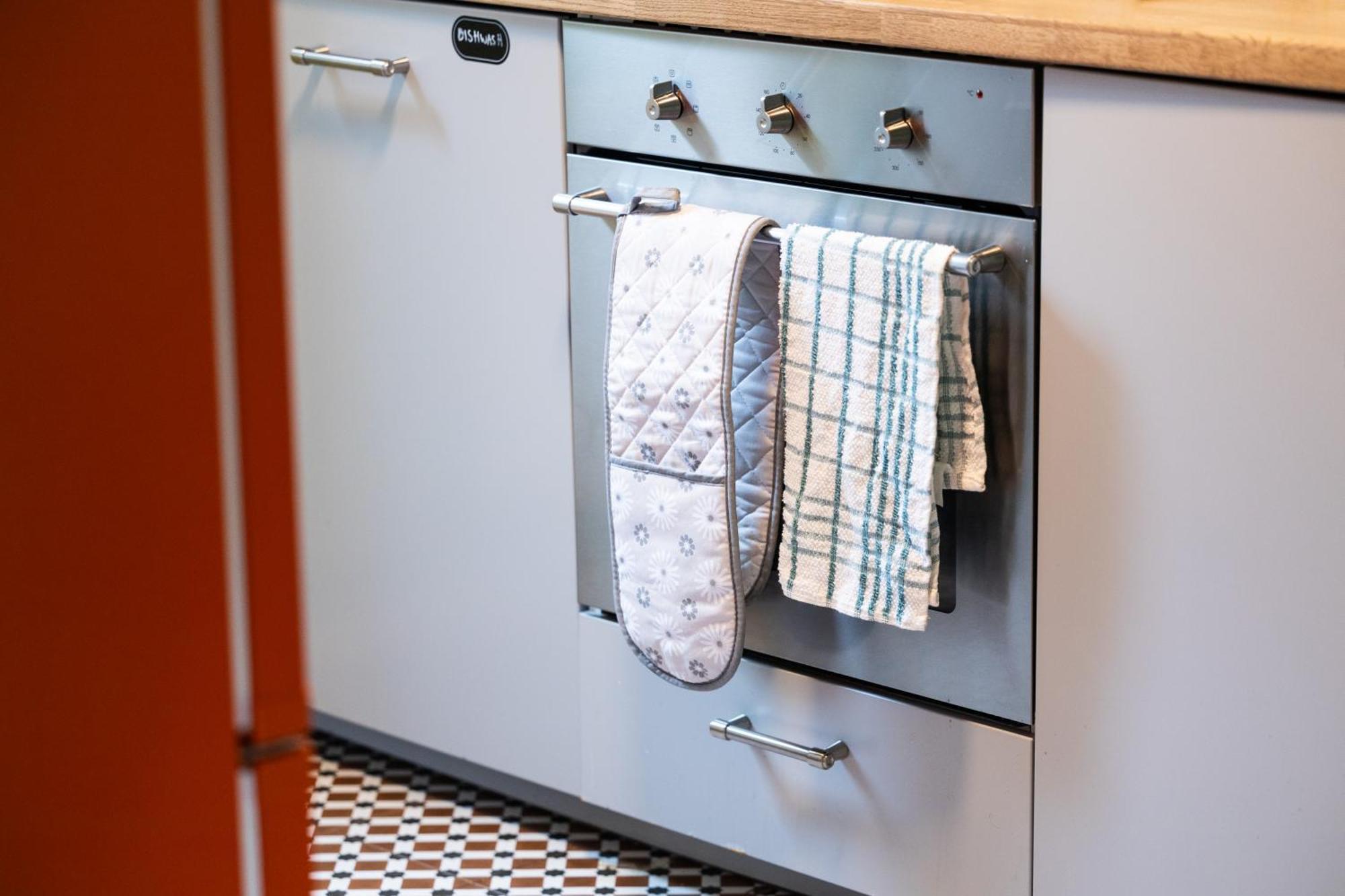 Apartment 20 Percent Off -Todayonly-Mobilerate Offers-Genius Offers-Londonbridge City Apartment W Free Parking-Wifi-Sleeps7-4Beds-Netflix-Family!