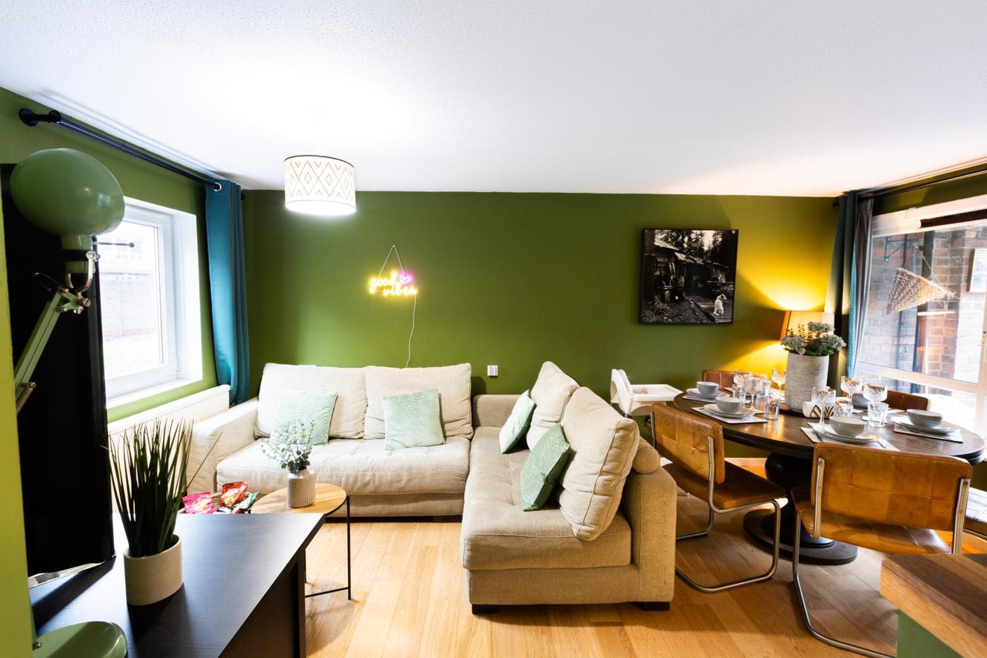 20 Percent Off -Todayonly-Mobilerate Offers-Genius Offers-Londonbridge City Apartment W Free Parking-Wifi-Sleeps7-4Beds-Netflix-Family! Apartment *