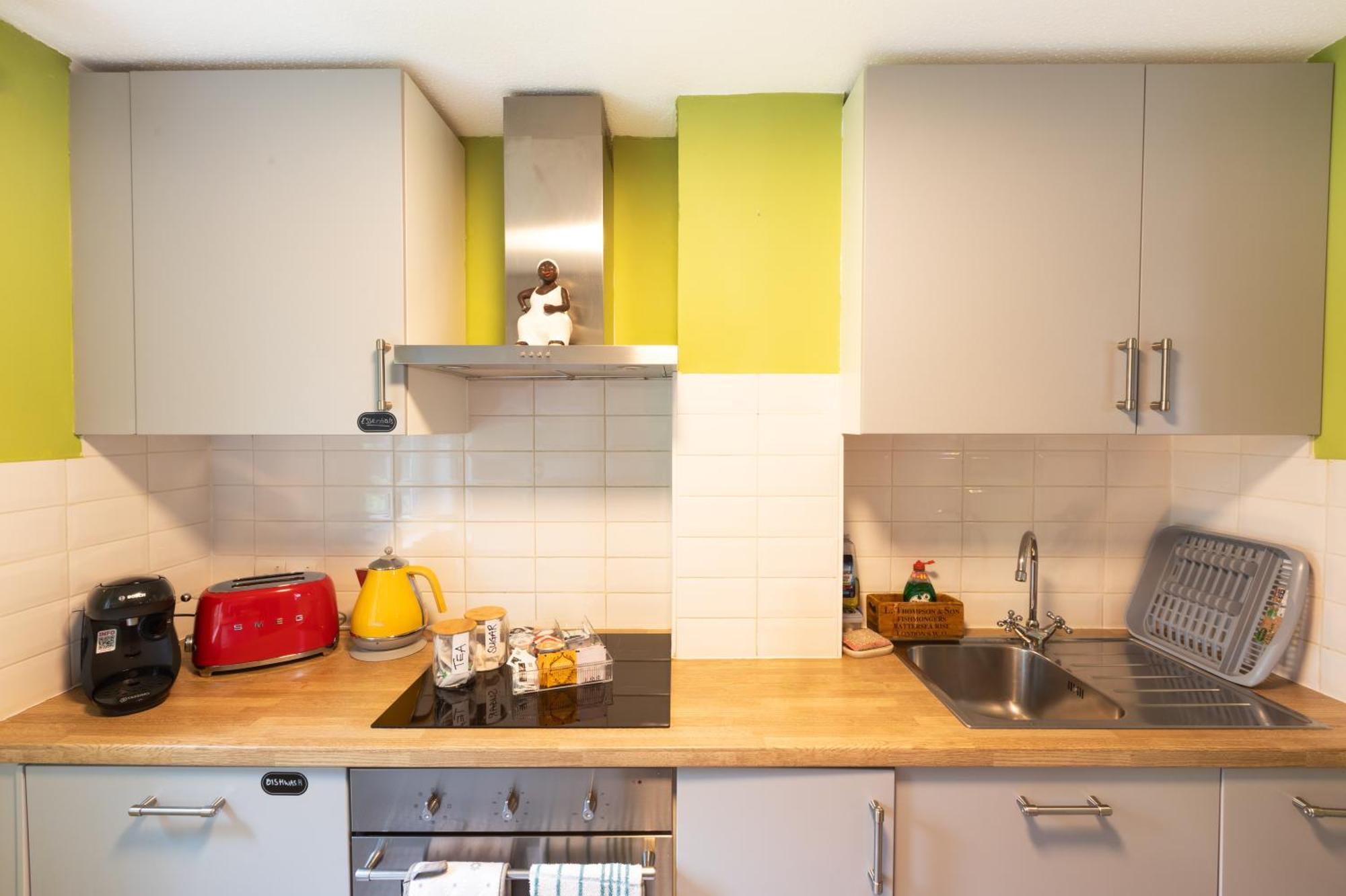 20 Percent Off -Todayonly-Mobilerate Offers-Genius Offers-Londonbridge City Apartment W Free Parking-Wifi-Sleeps7-4Beds-Netflix-Family! London