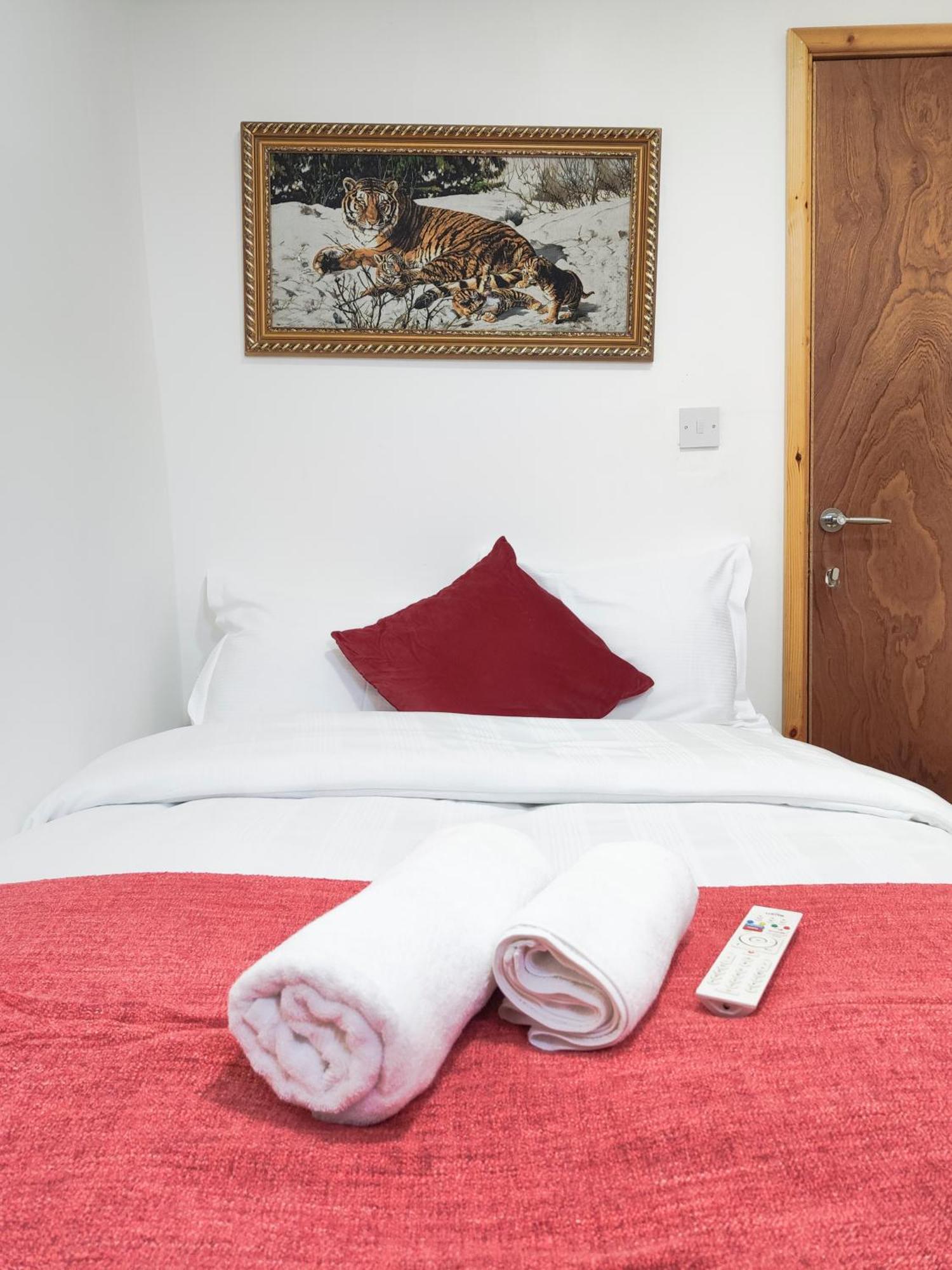 Tower Bridge Roomzzzz Bed and breakfast *