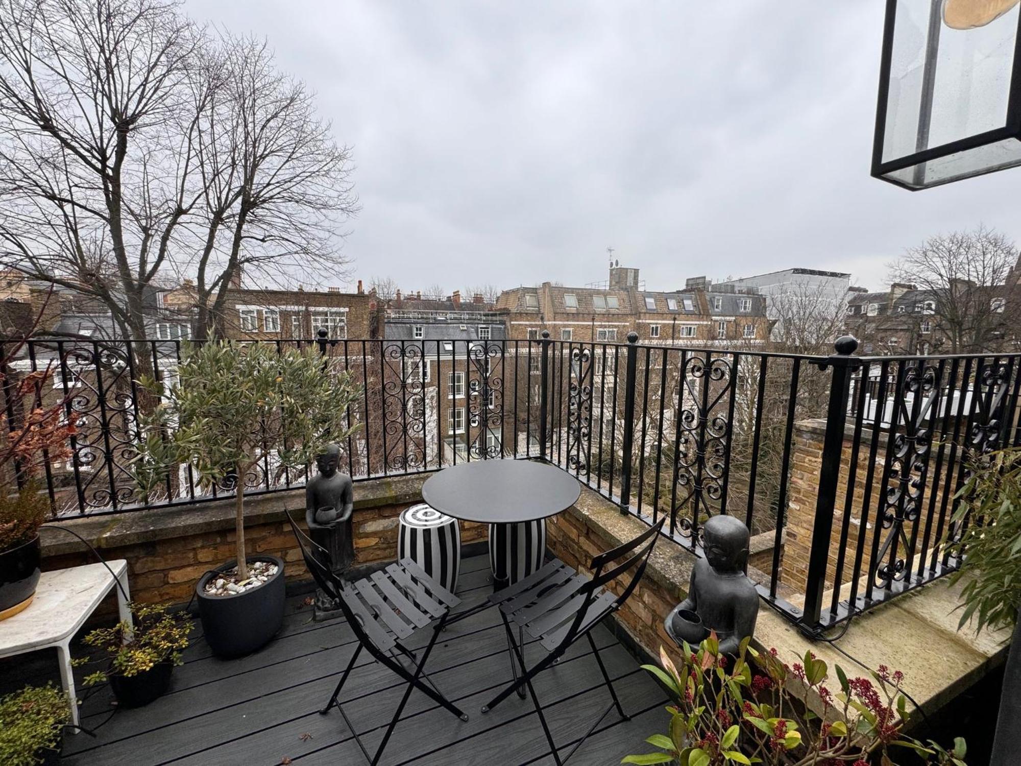 Chelsea, Three-bedroom Contemporary Living Duplex * Londen