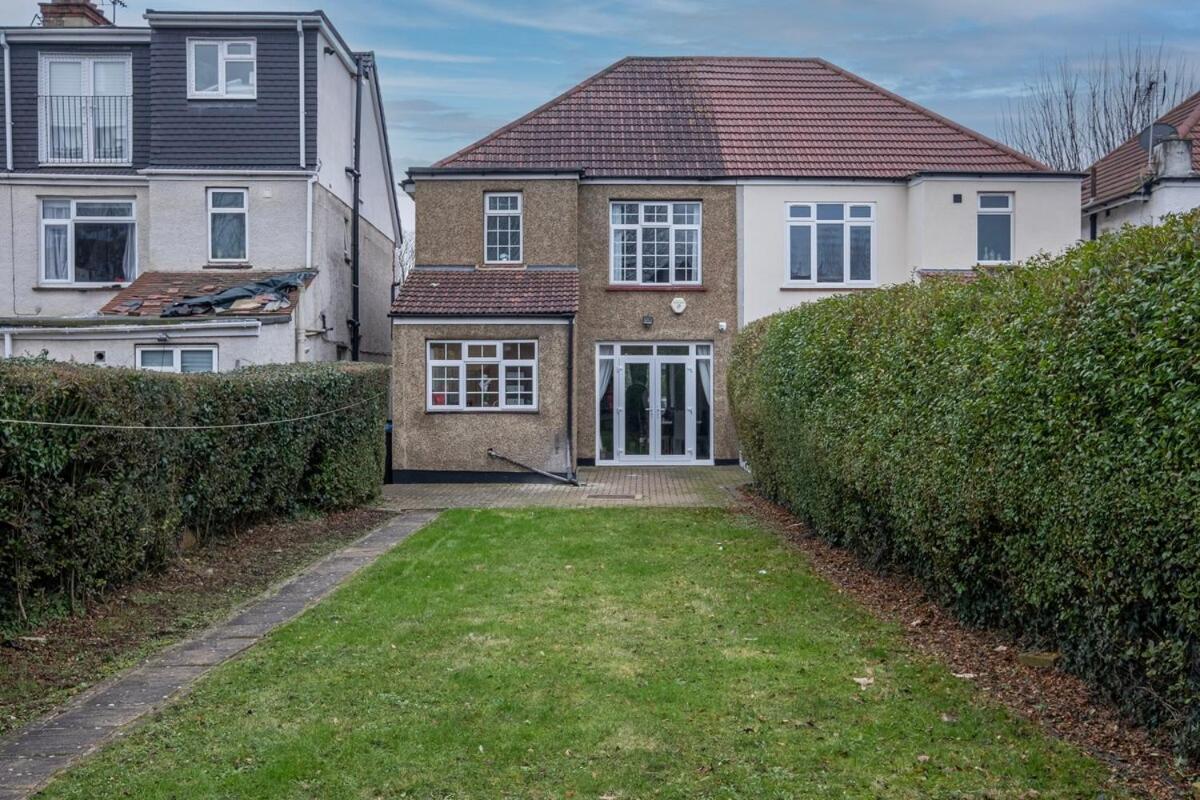 Stylish 3br House Close To Wembley Stadium And Arena Holiday home