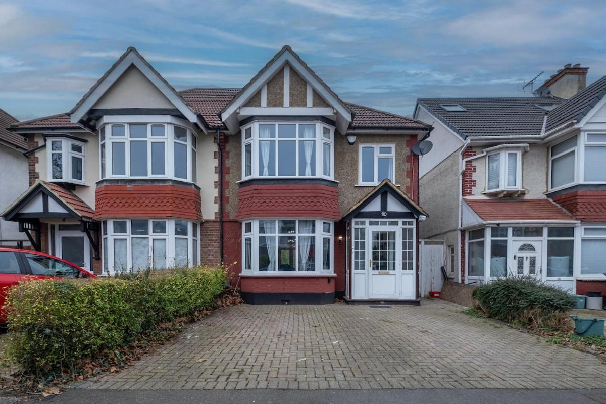 Stylish 3br House Close To Wembley Stadium And Arena Holiday home London