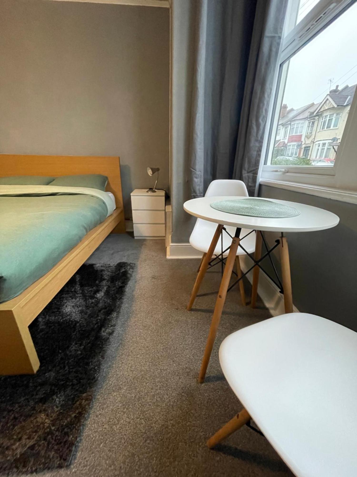 Cosy Double A Stones Throw From Wembley Stadium Londen