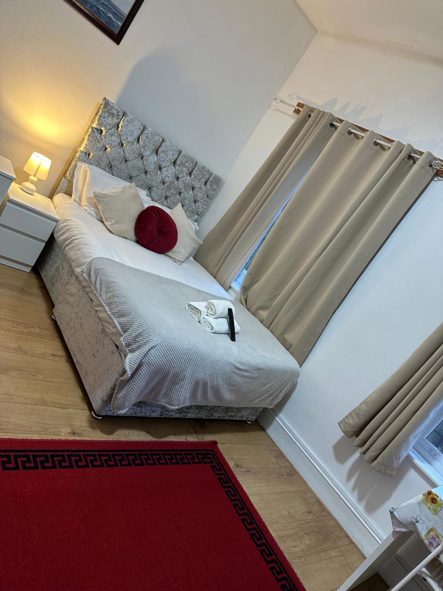 Tower Bridge Roomzzzz Bed and breakfast