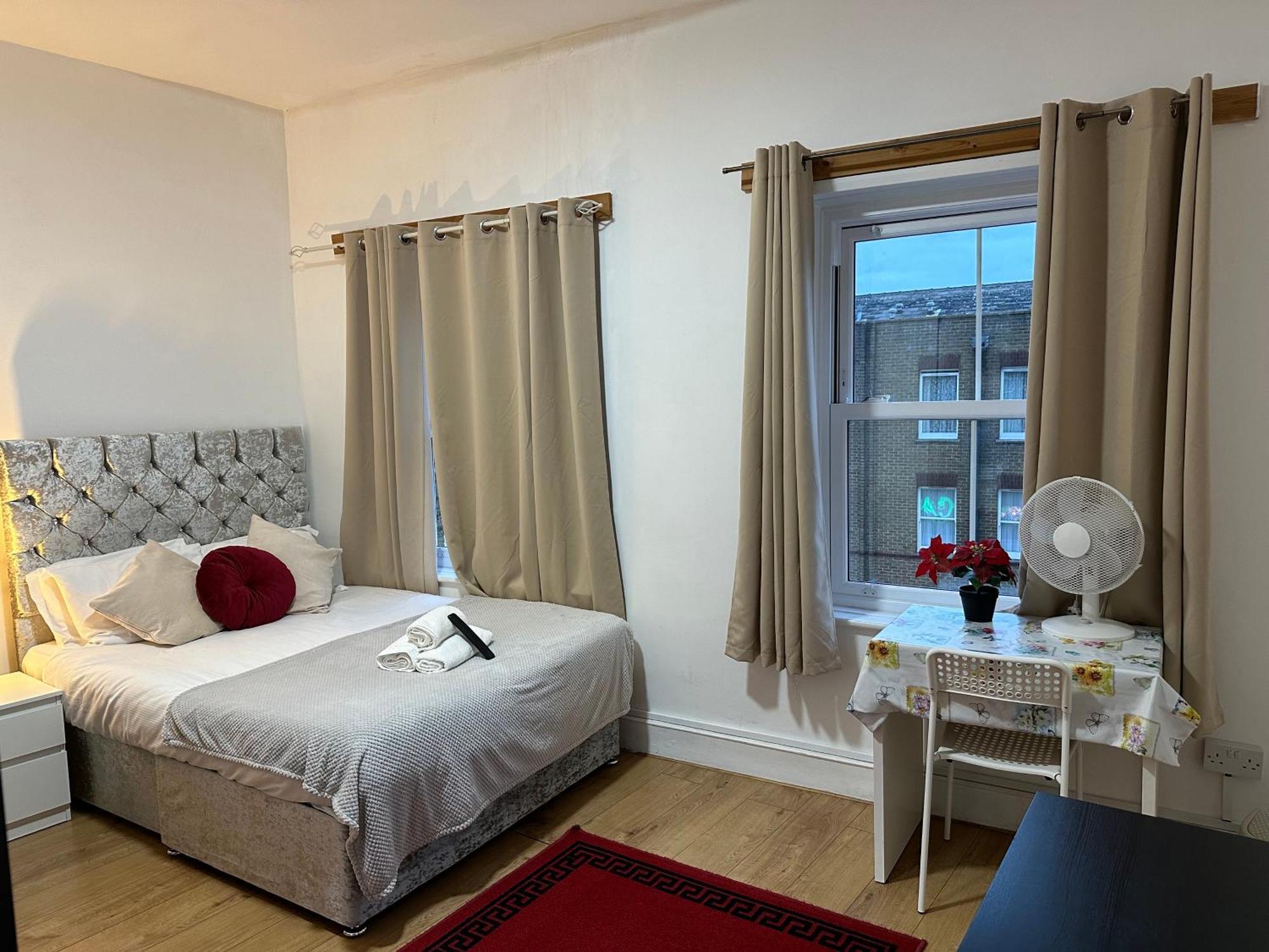 Tower Bridge Roomzzzz Bed and breakfast Londres