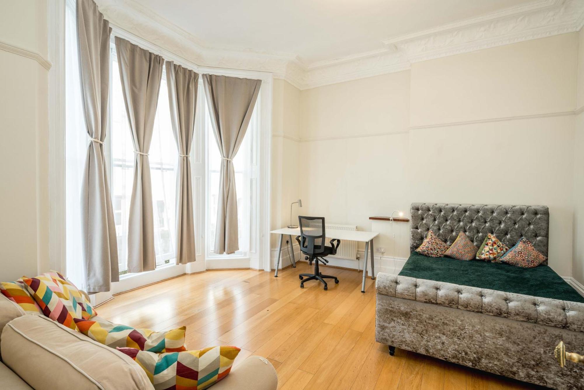 Four Beds By The Station Appartement Londen