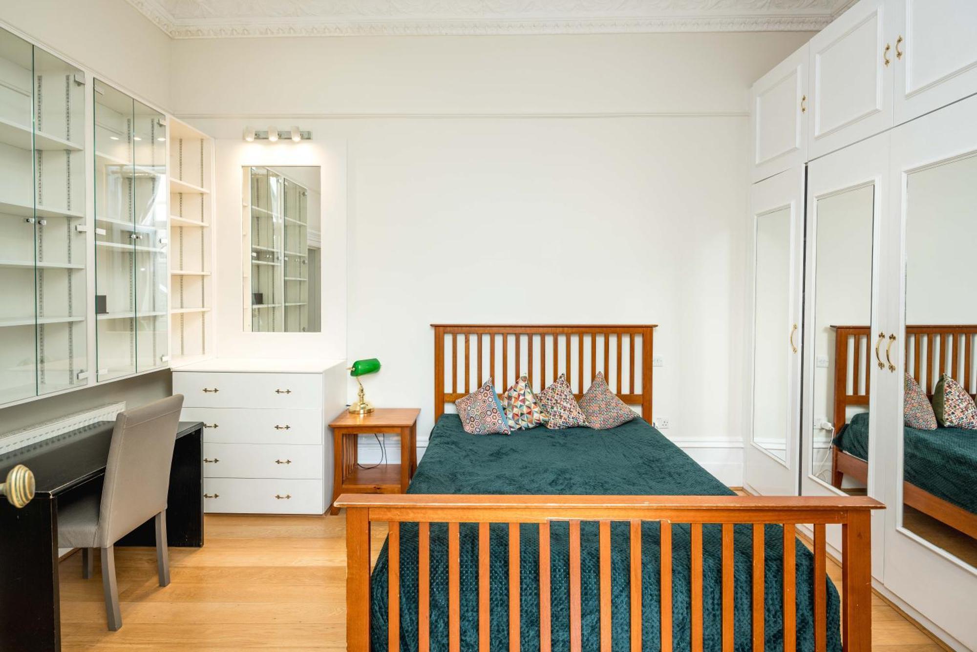 Four Beds By The Station Appartement Londen