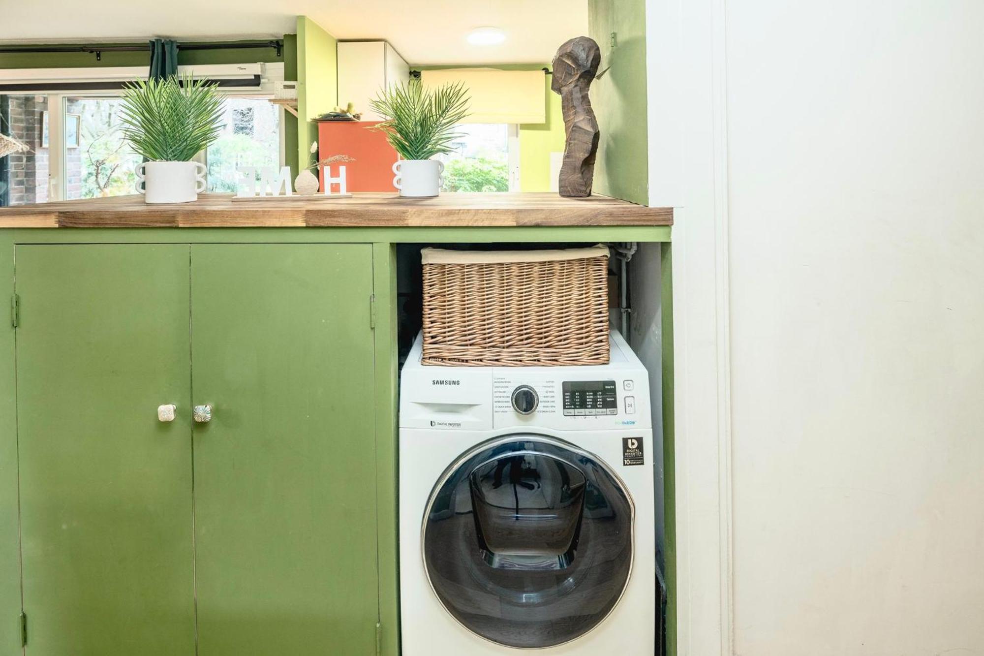 20 Percent Off -Todayonly-Mobilerate Offers-Genius Offers-Londonbridge City Apartment W Free Parking-Wifi-Sleeps7-4Beds-Netflix-Family!