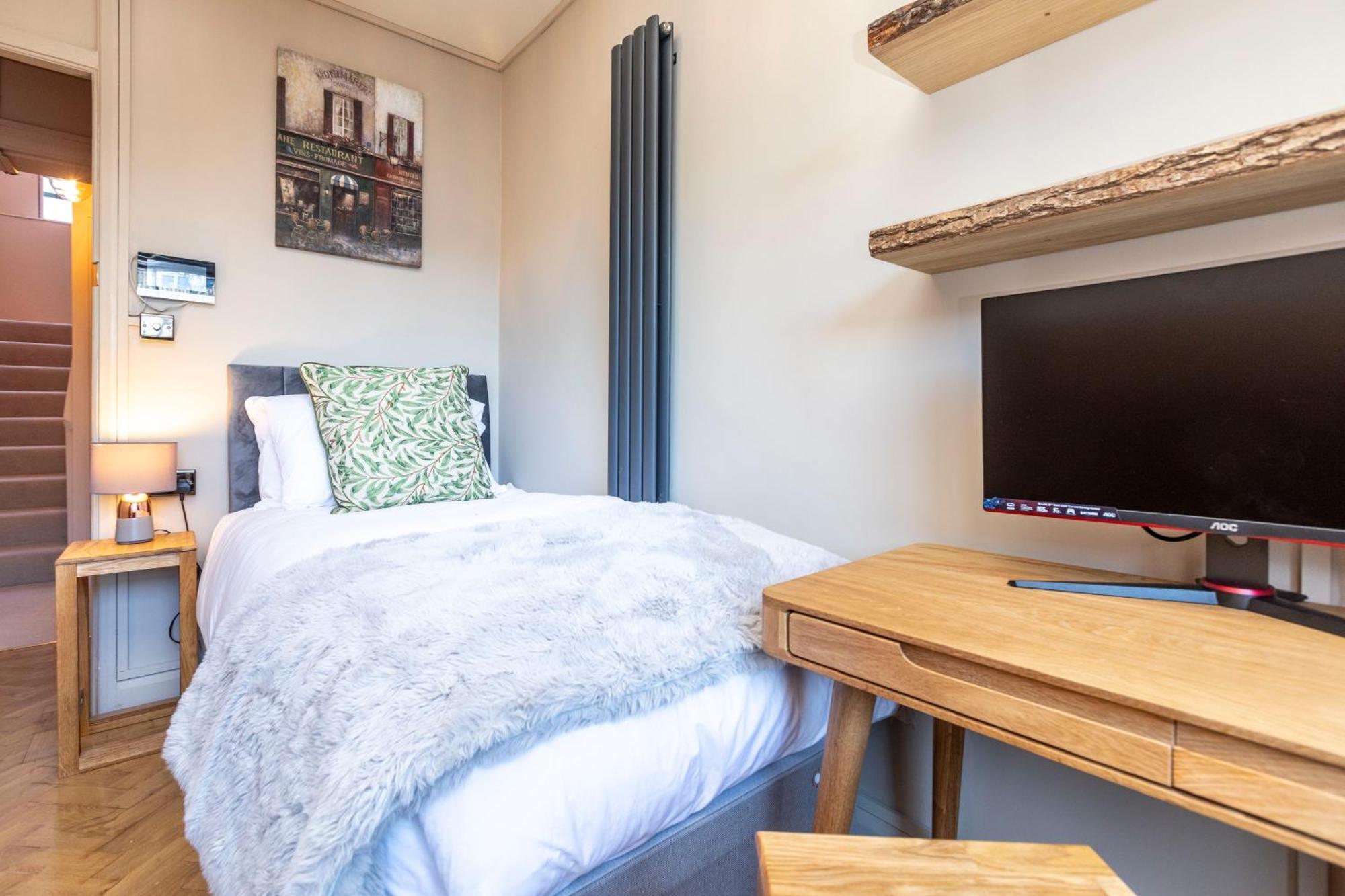 Walk To Oxford Street - 4 Tubes Nearby * London