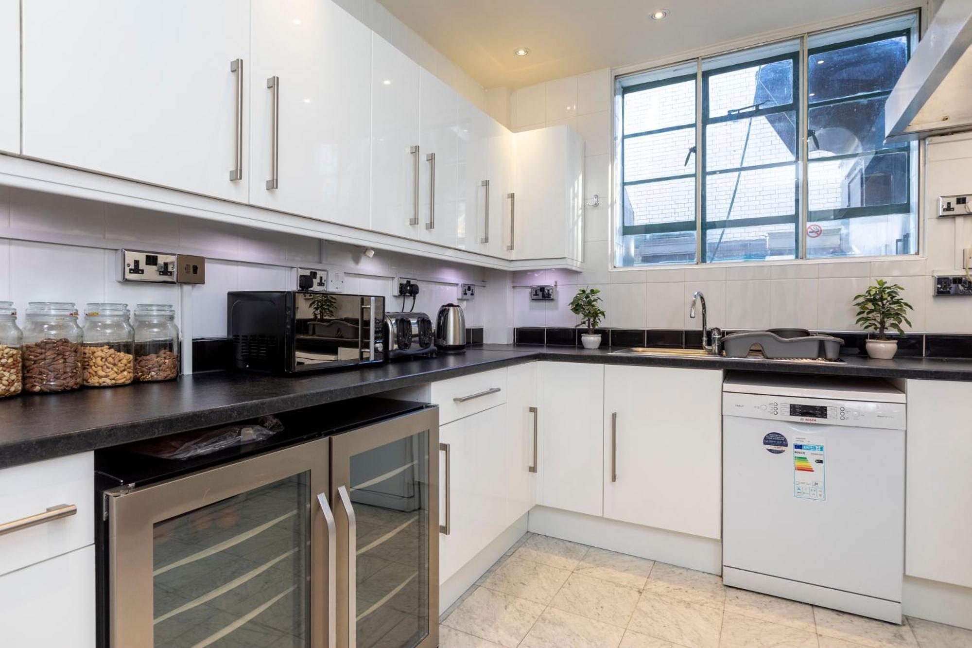 Walk To Oxford Street - 4 Tubes Nearby Homestay *