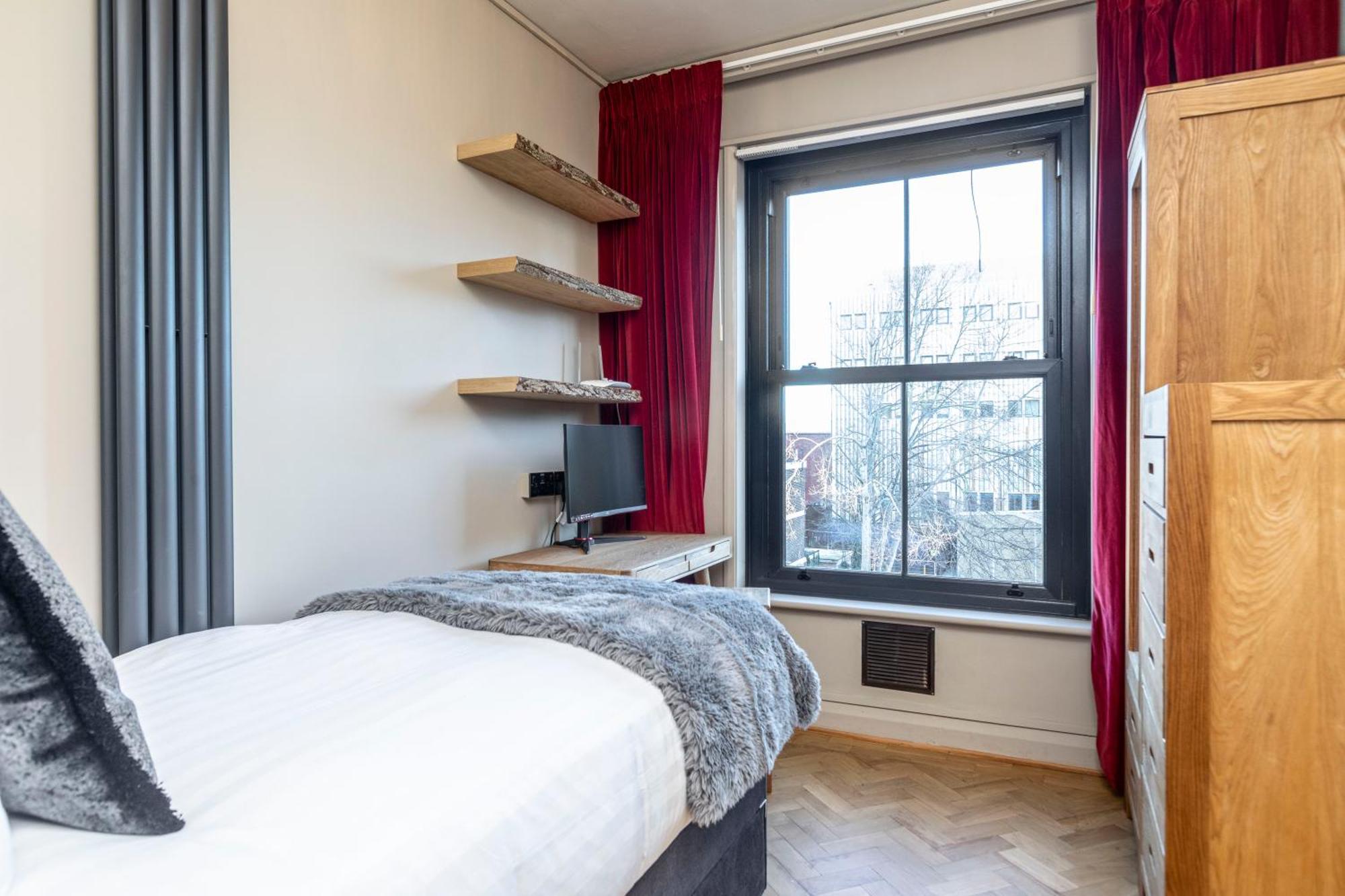Walk To Oxford Street - 4 Tubes Nearby London