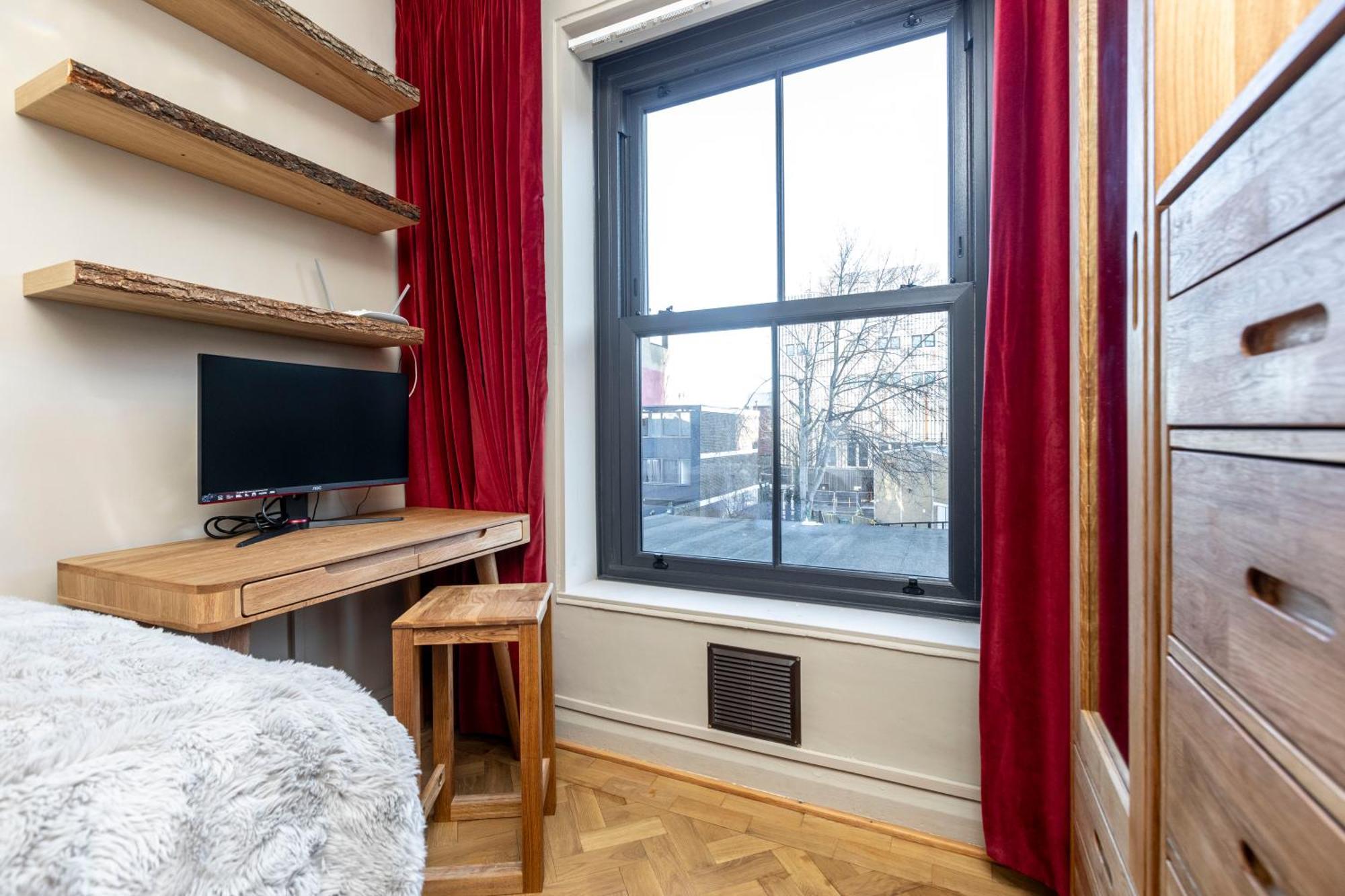 Walk To Oxford Street - 4 Tubes Nearby Homestay London