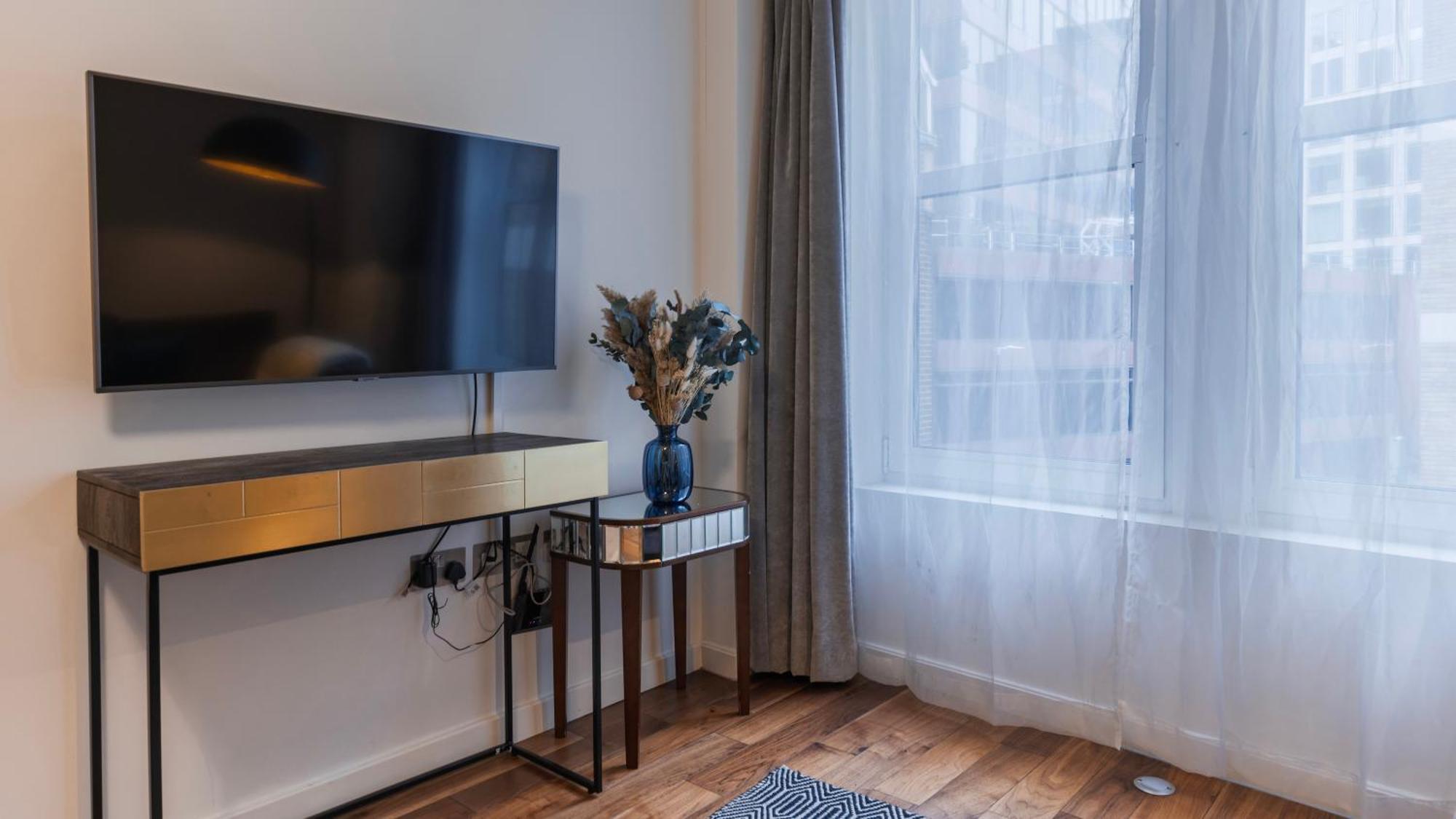 Monument Serviced By Lovelystay Londen