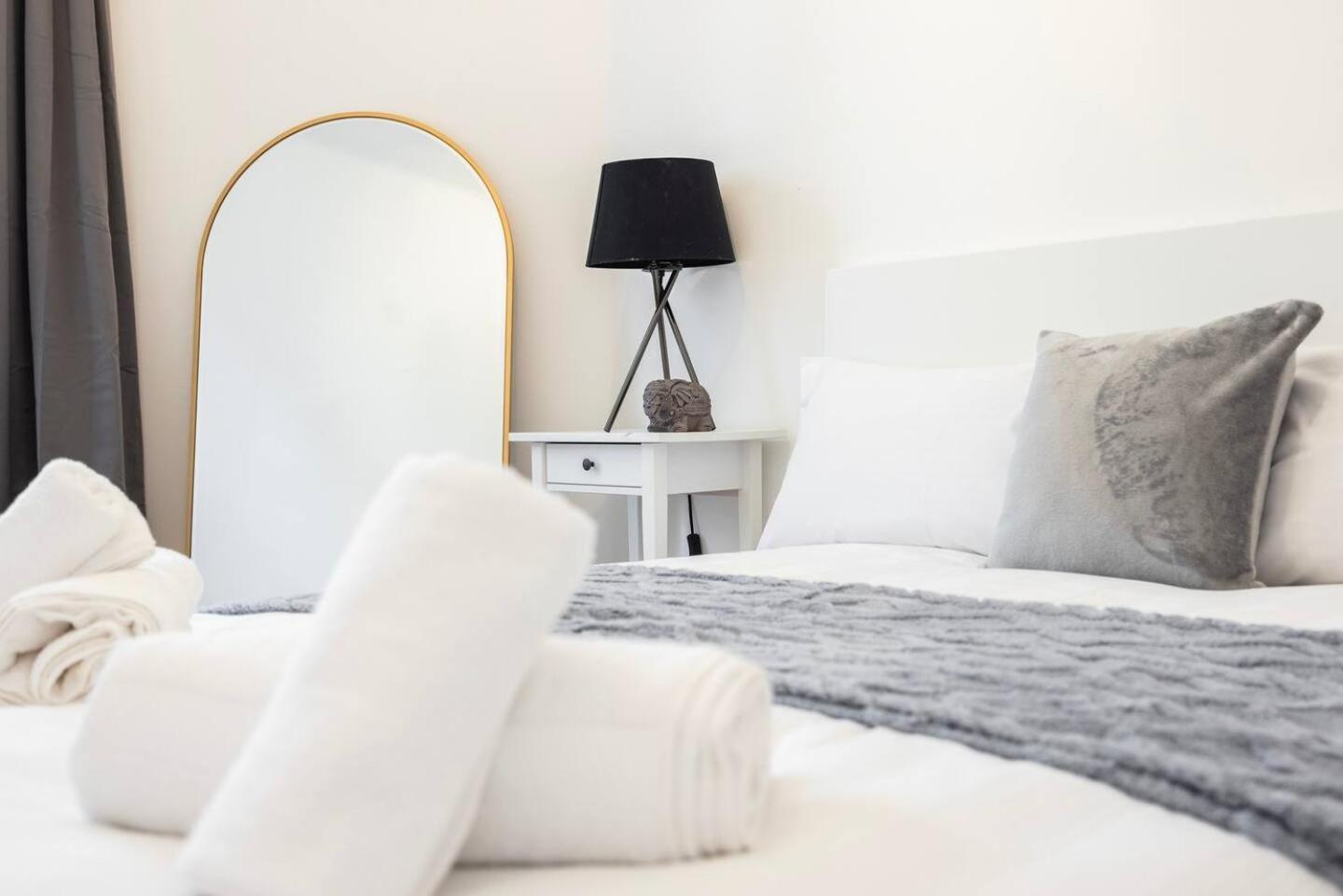 Spacious 2 Bedroom Old Street - Sleeps 6 London