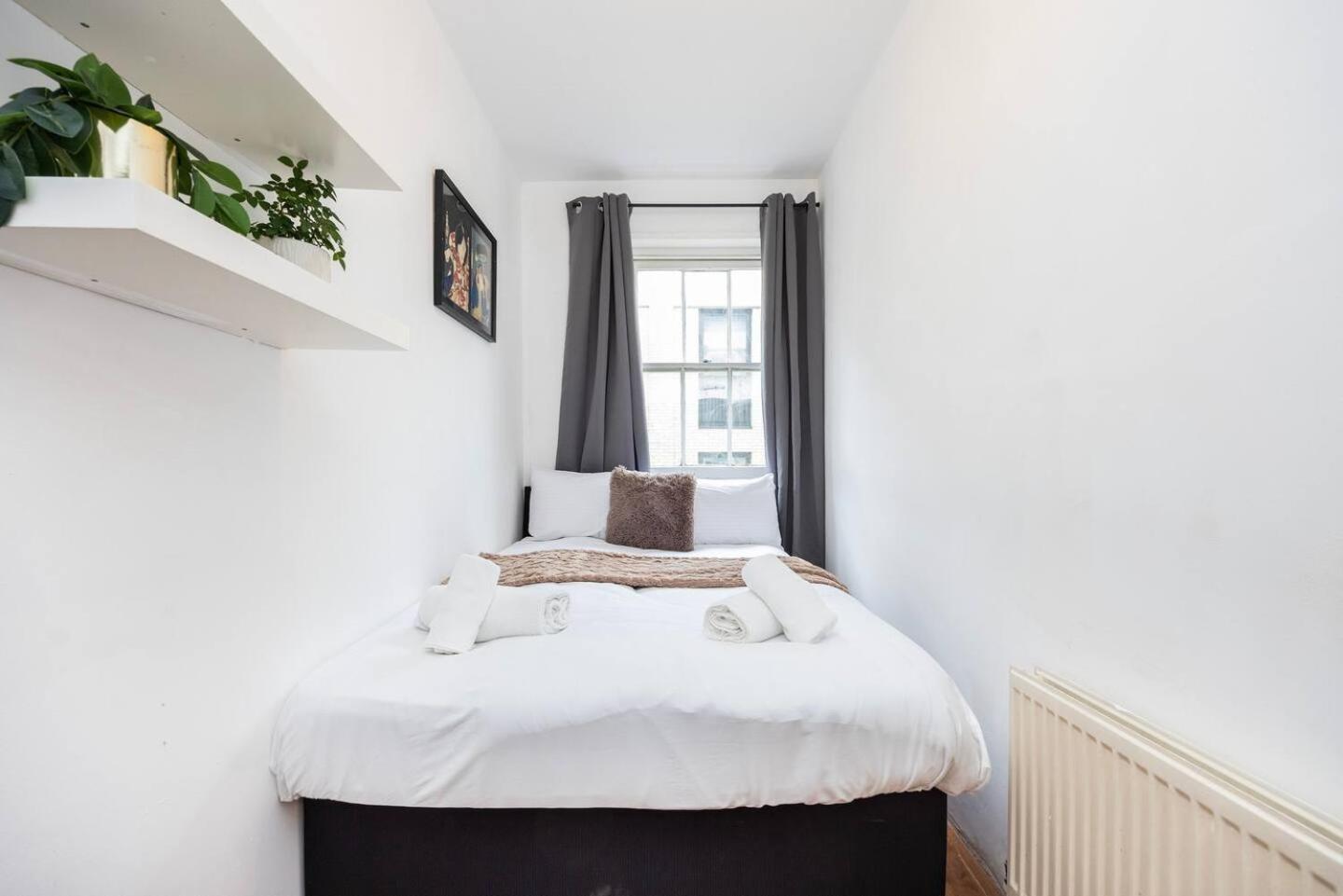 Spacious 2 Bedroom Old Street - Sleeps 6 Holiday home