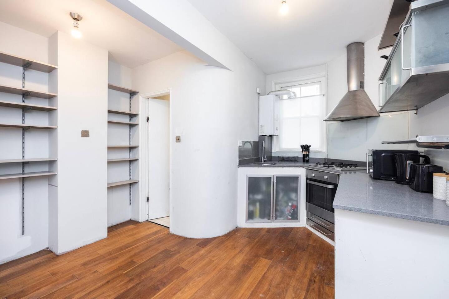 Spacious 2 Bedroom Old Street - Sleeps 6 Holiday home London