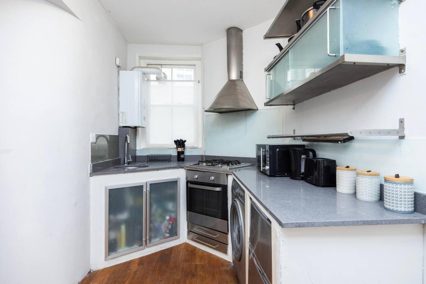 Spacious 2 Bedroom Old Street - Sleeps 6 London