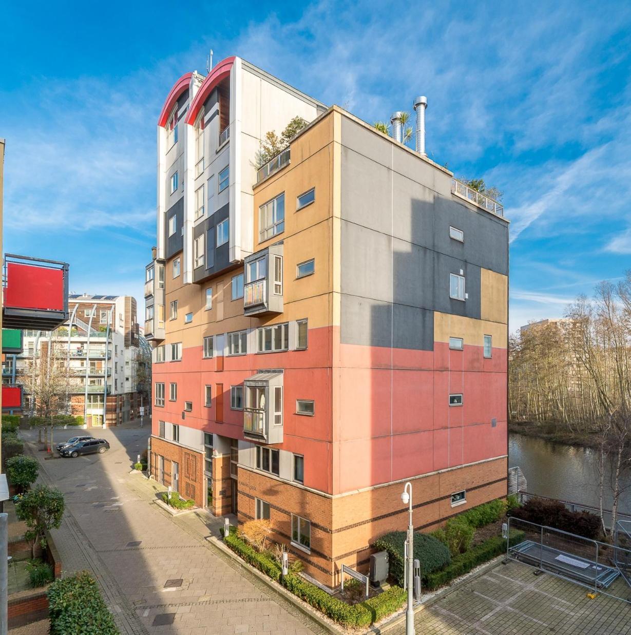 Lovely 3bd Flat, Parking, Sleeps Six Close To O2 Apartment London