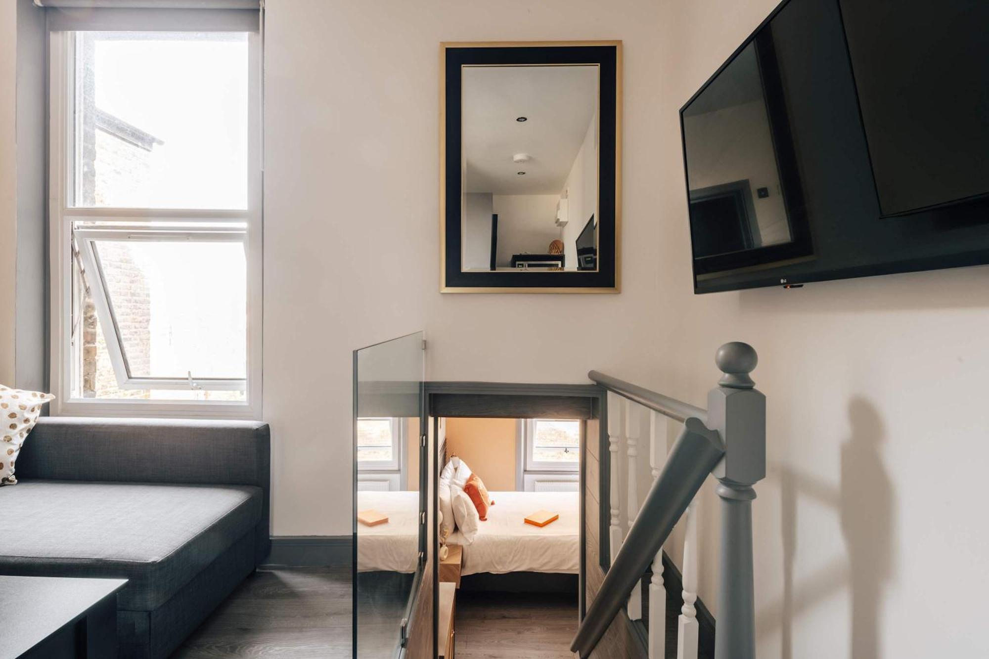 Modern And Spacious Duplex In Earls Court London