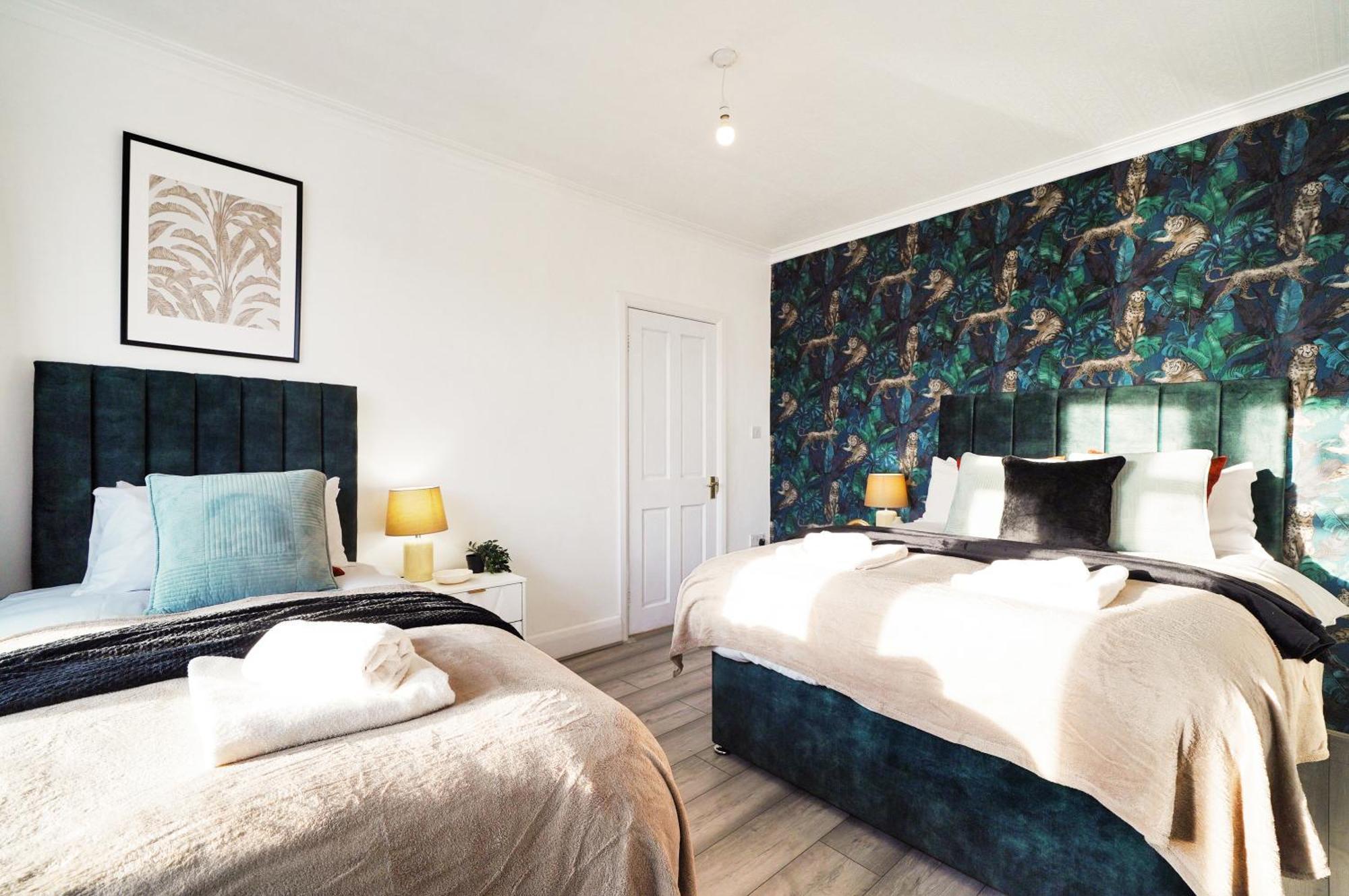 Holiday home Spacious House In Wembley - Sleeps 14 London