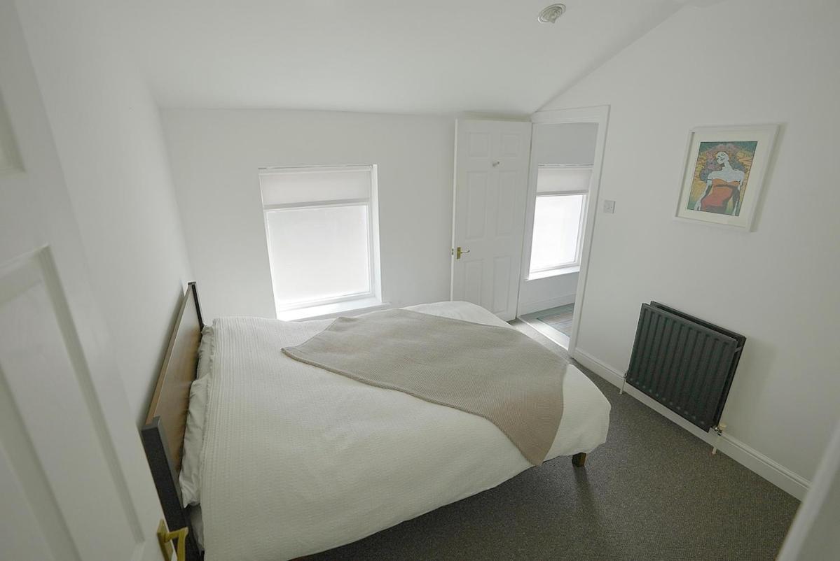 Spacious And Stylish Pad * London