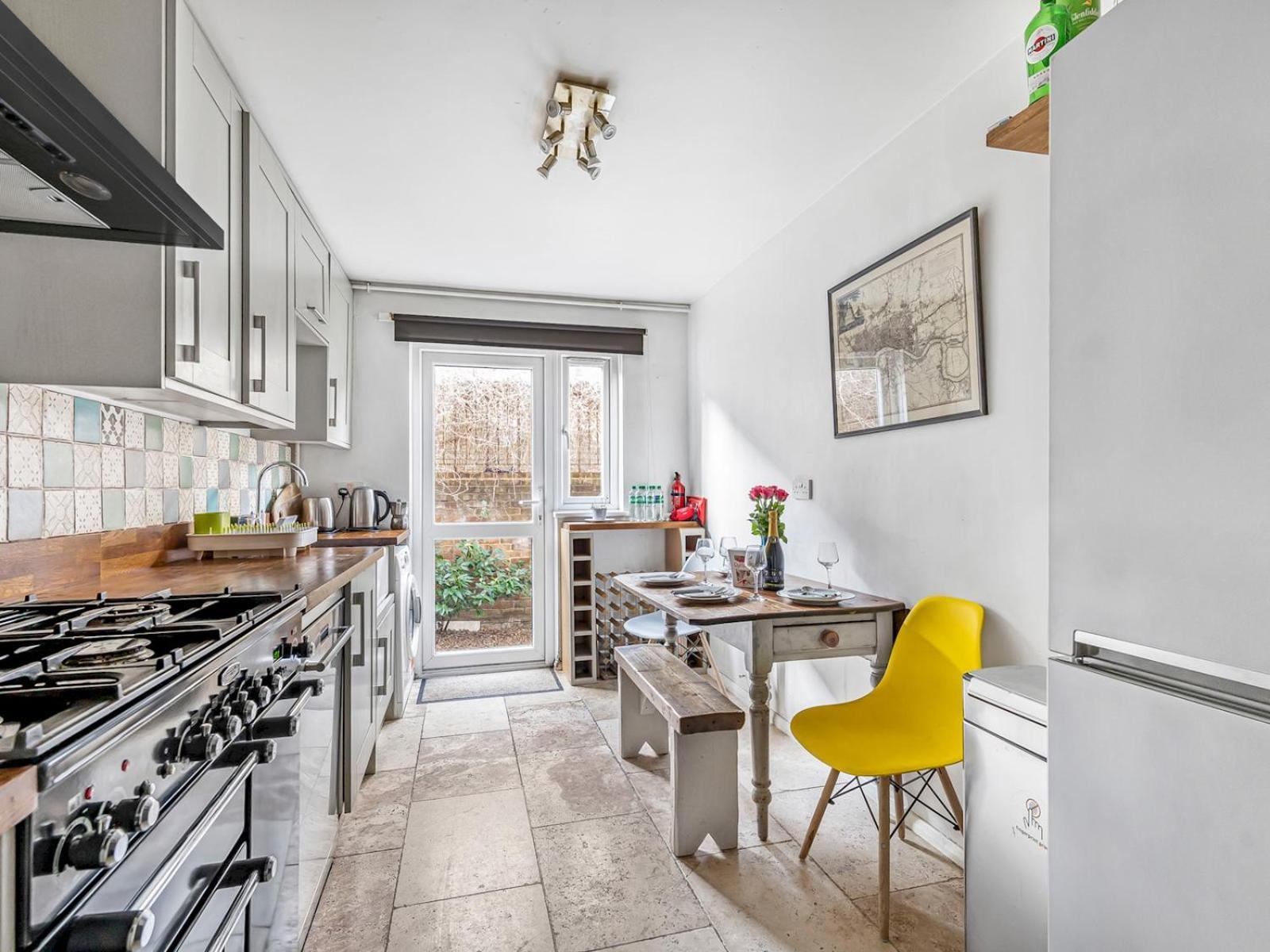 Elephant Castle Pass The Keys Apartment