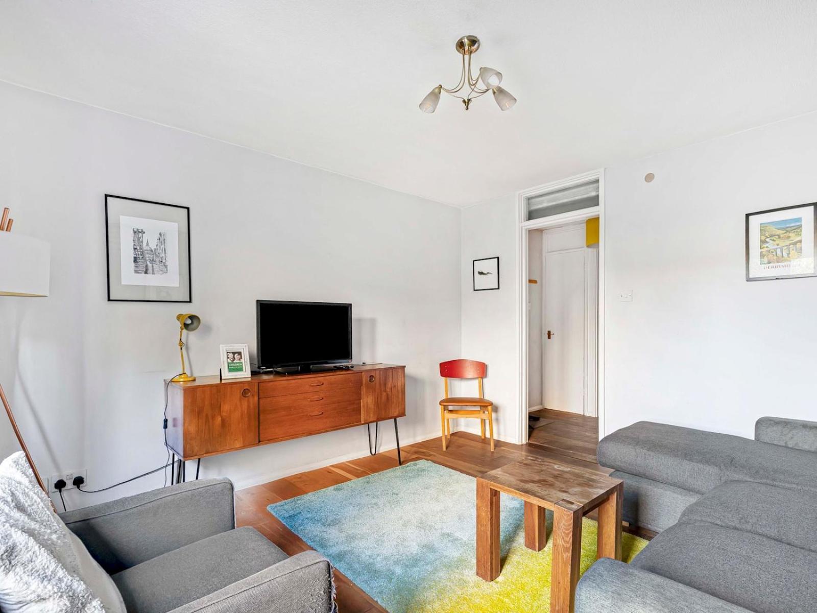 Elephant Castle Pass The Keys Apartment London