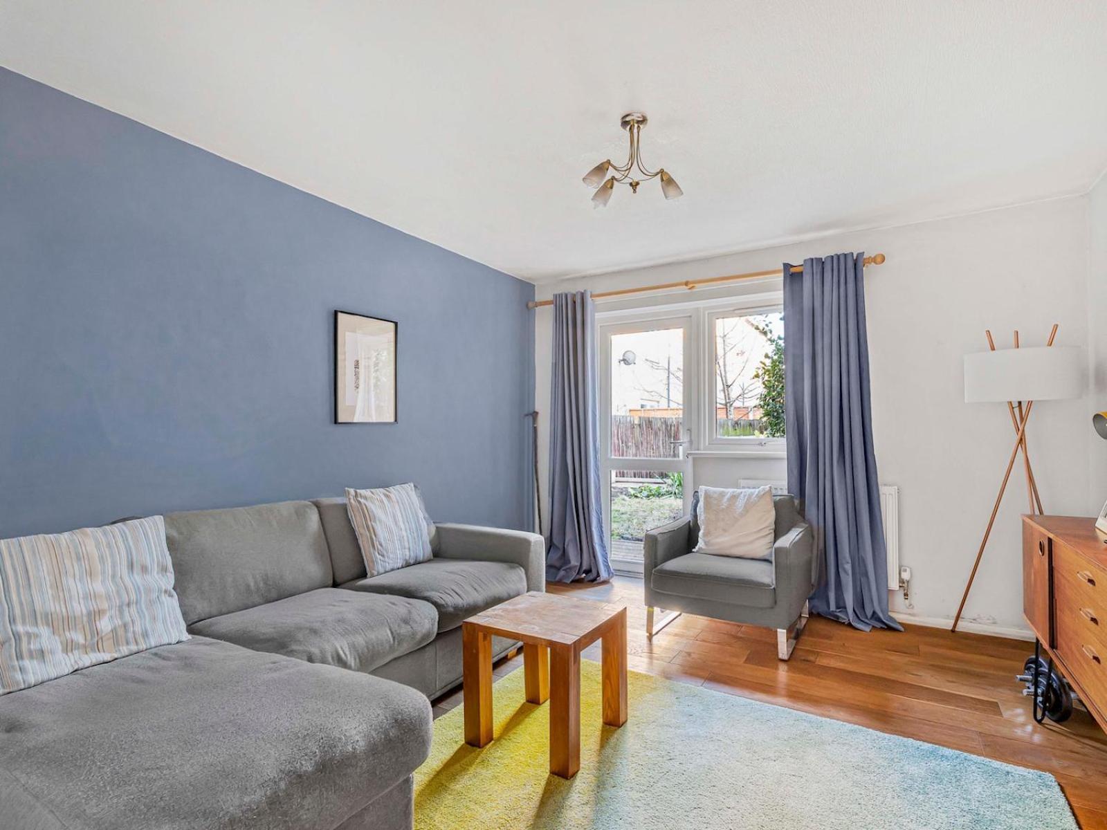 Elephant Castle Pass The Keys Apartment London