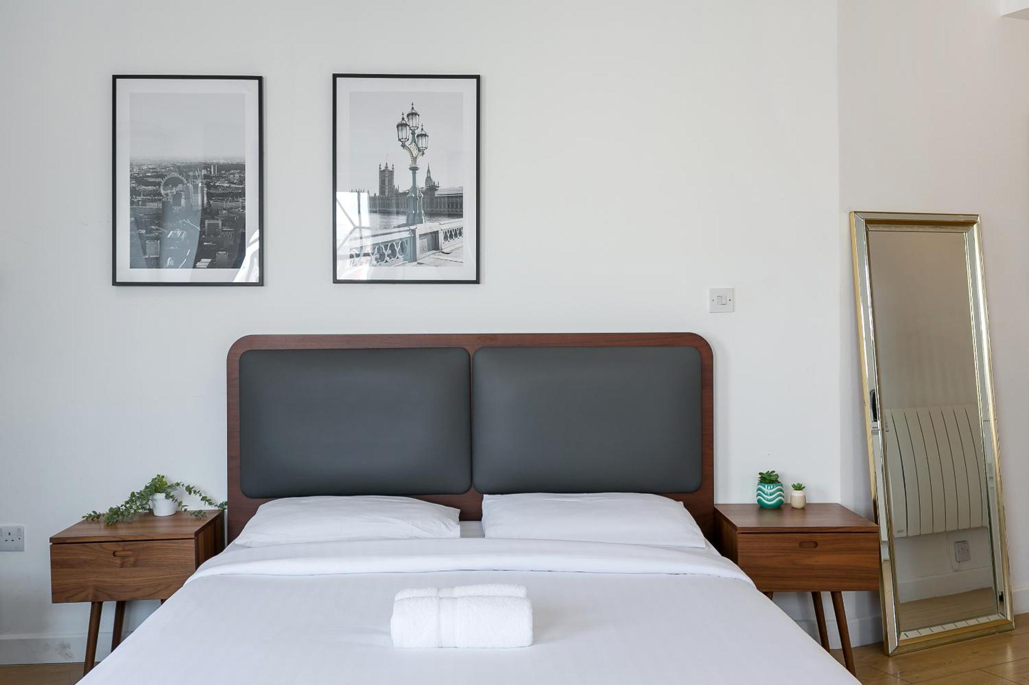 Piccadilly Circus Sleep 6 Vr14 Apartment London