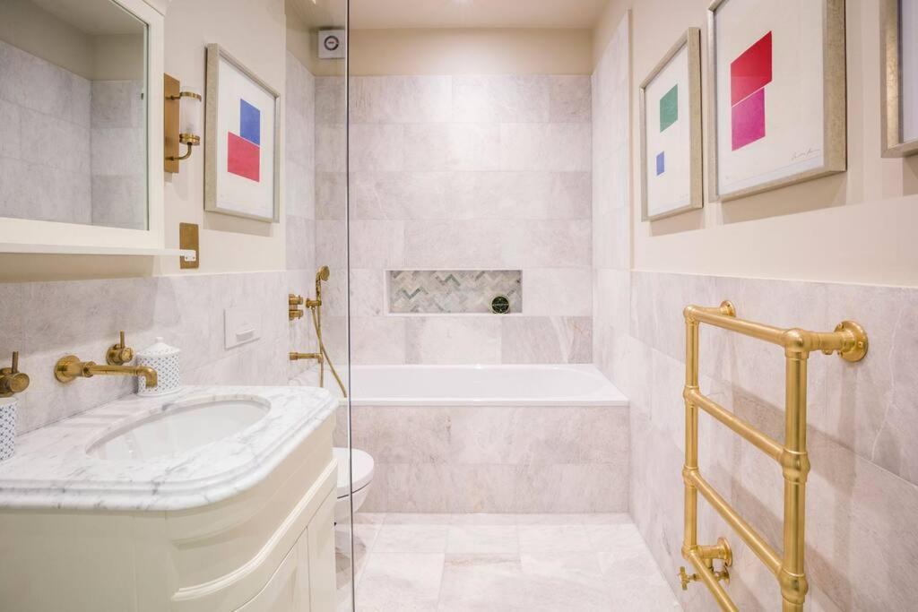 Stylish & Luxury, Just Redecorated Kensington Flat Apartment *