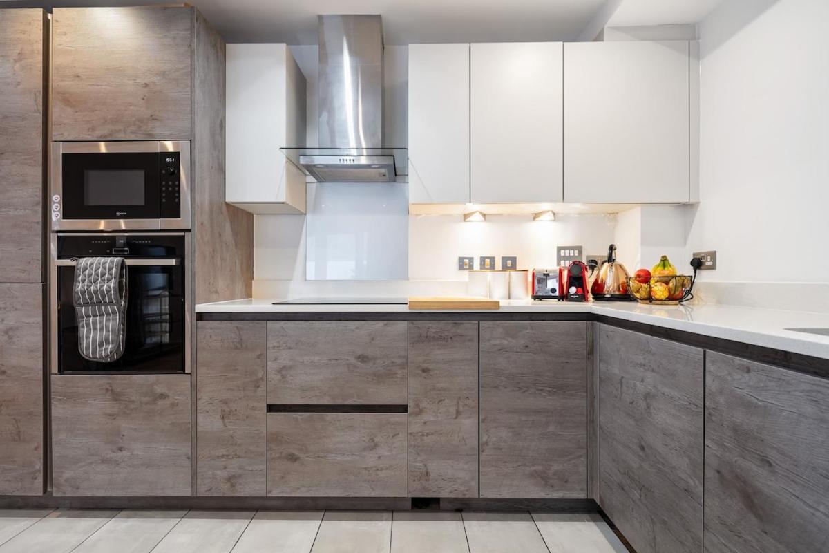 Eye ,split Level And Private Patio,sleeps 6 Apartment