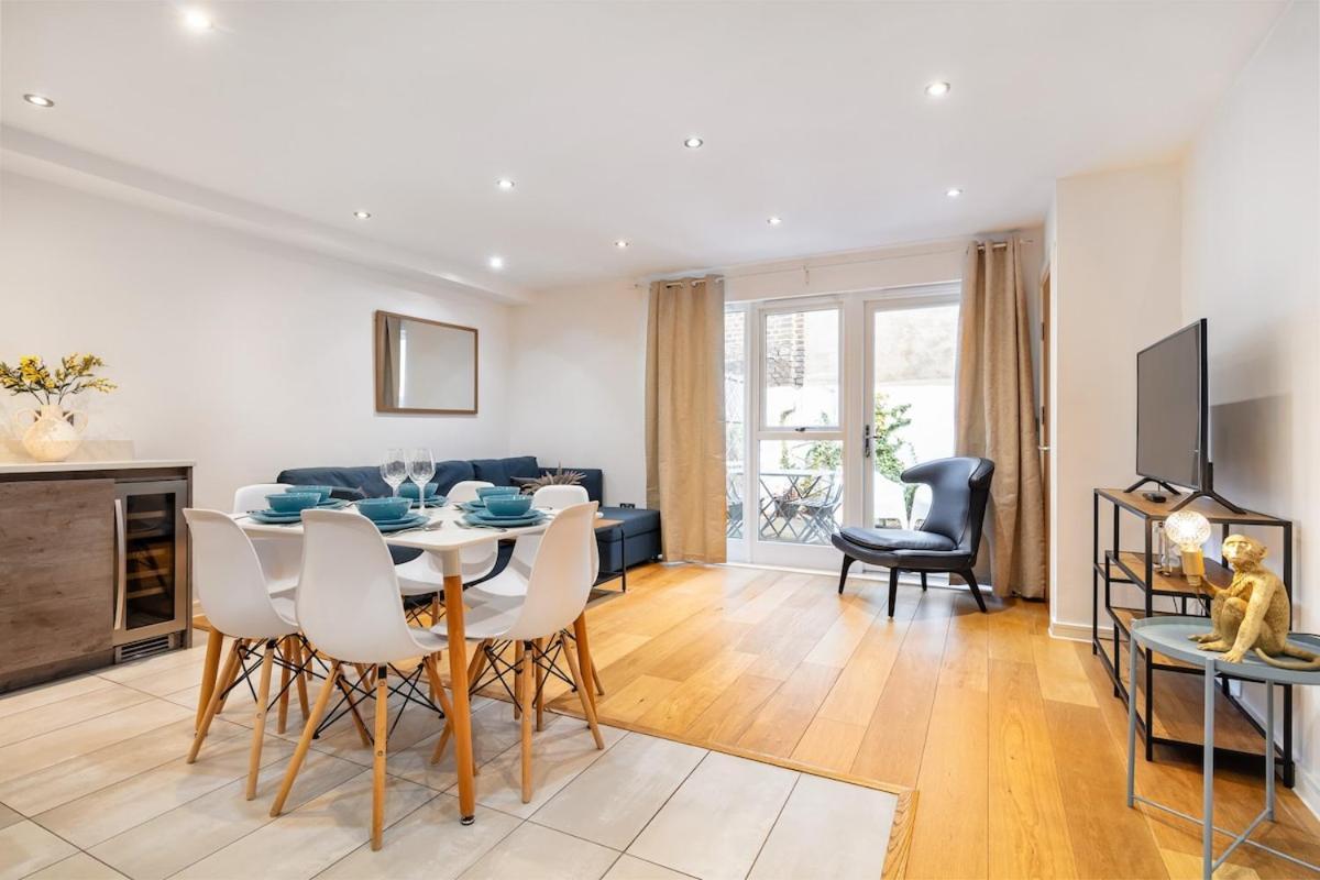 Apartment Eye ,split Level And Private Patio,sleeps 6 London